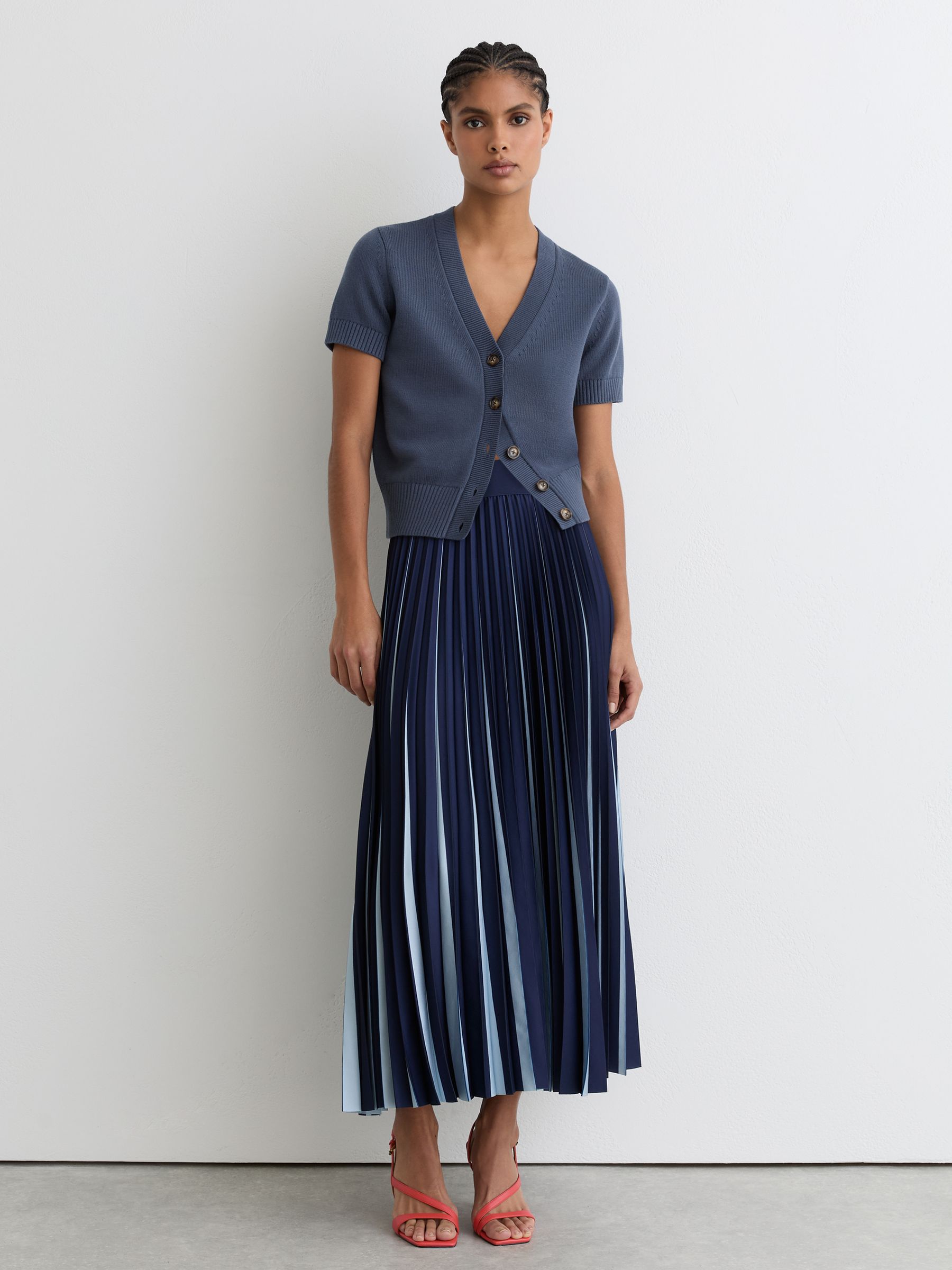 V-Neck Short-Sleeve Cardigan Cotton-Wool in Blue - Image 3 of 6