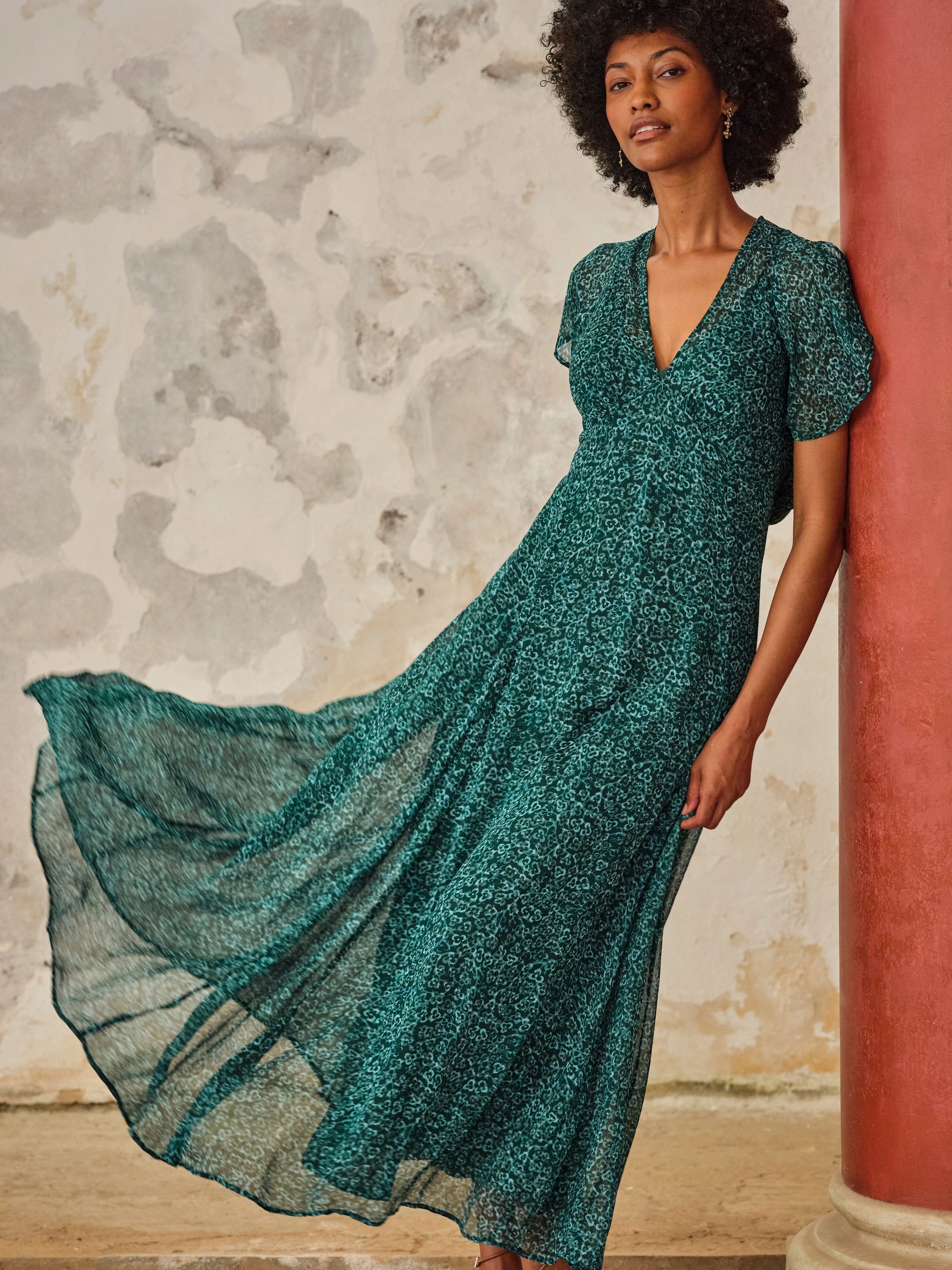 V&A | FatFace Maisie Green Seaflower Petite Maxi Dresses - Image 4 of 6
