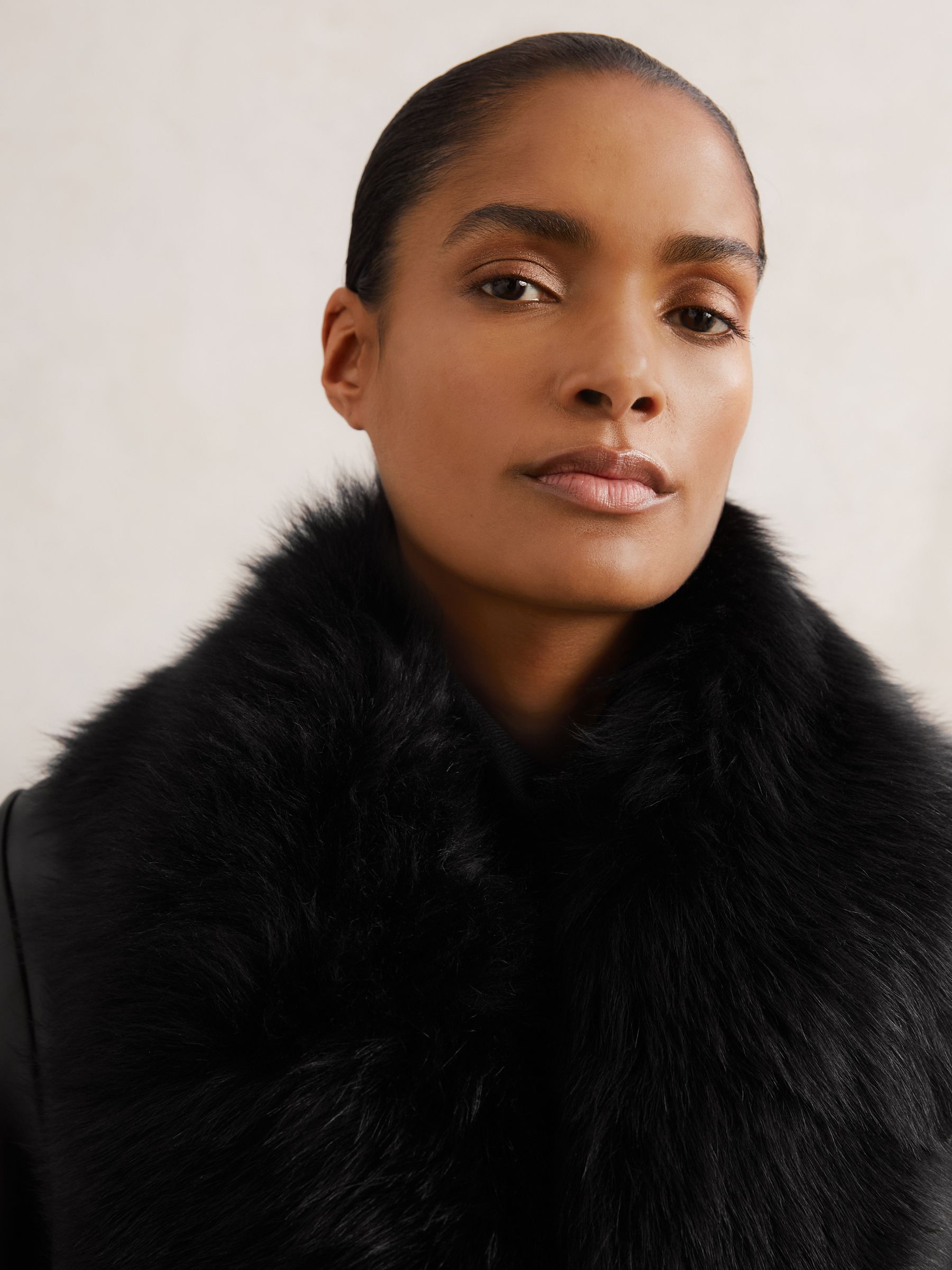 Leather Trench Coat With Shearling Collar in Black - Image 4 of 7