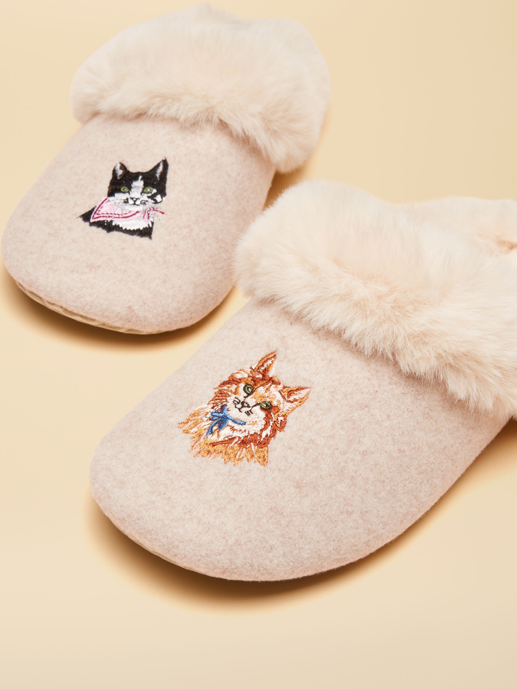 Slippet Luxe Oat Cat Slippers - Image 5 of 6