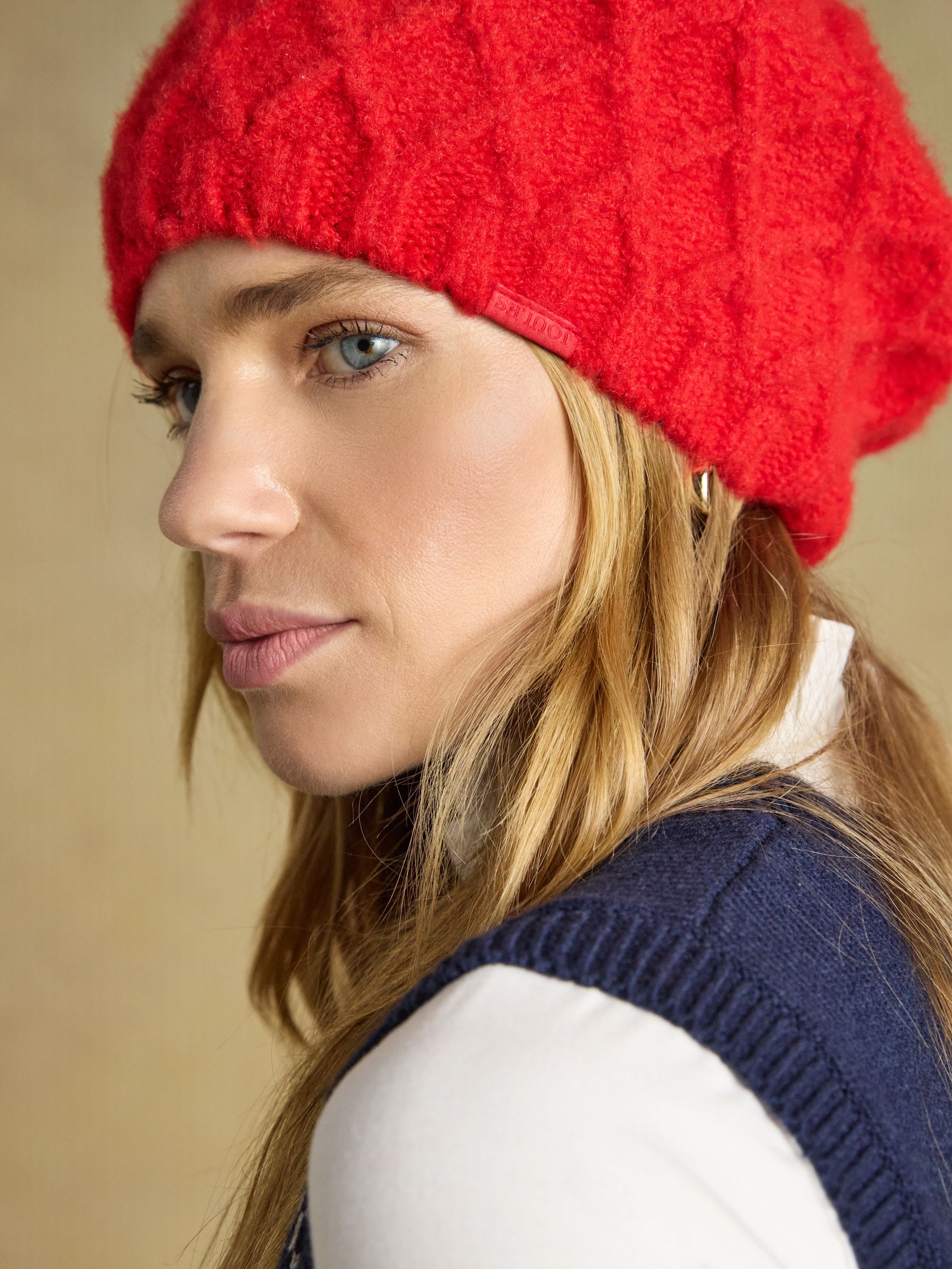 Cable Knit Red Beret - Image 3 of 7