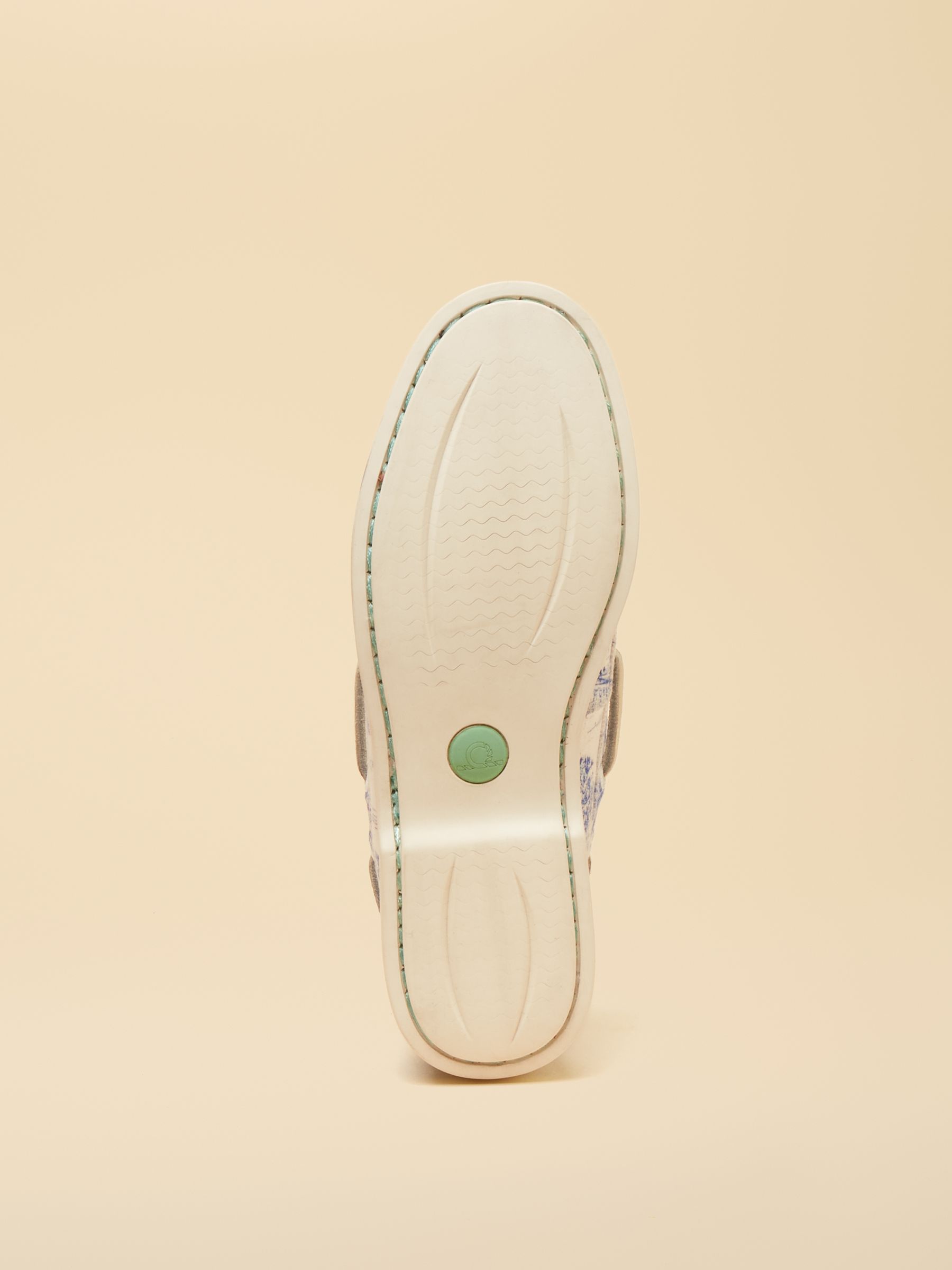 Joules X Chatham White & Blue Toile De Jouy Jetty Deck Shoes - Image 4 of 6