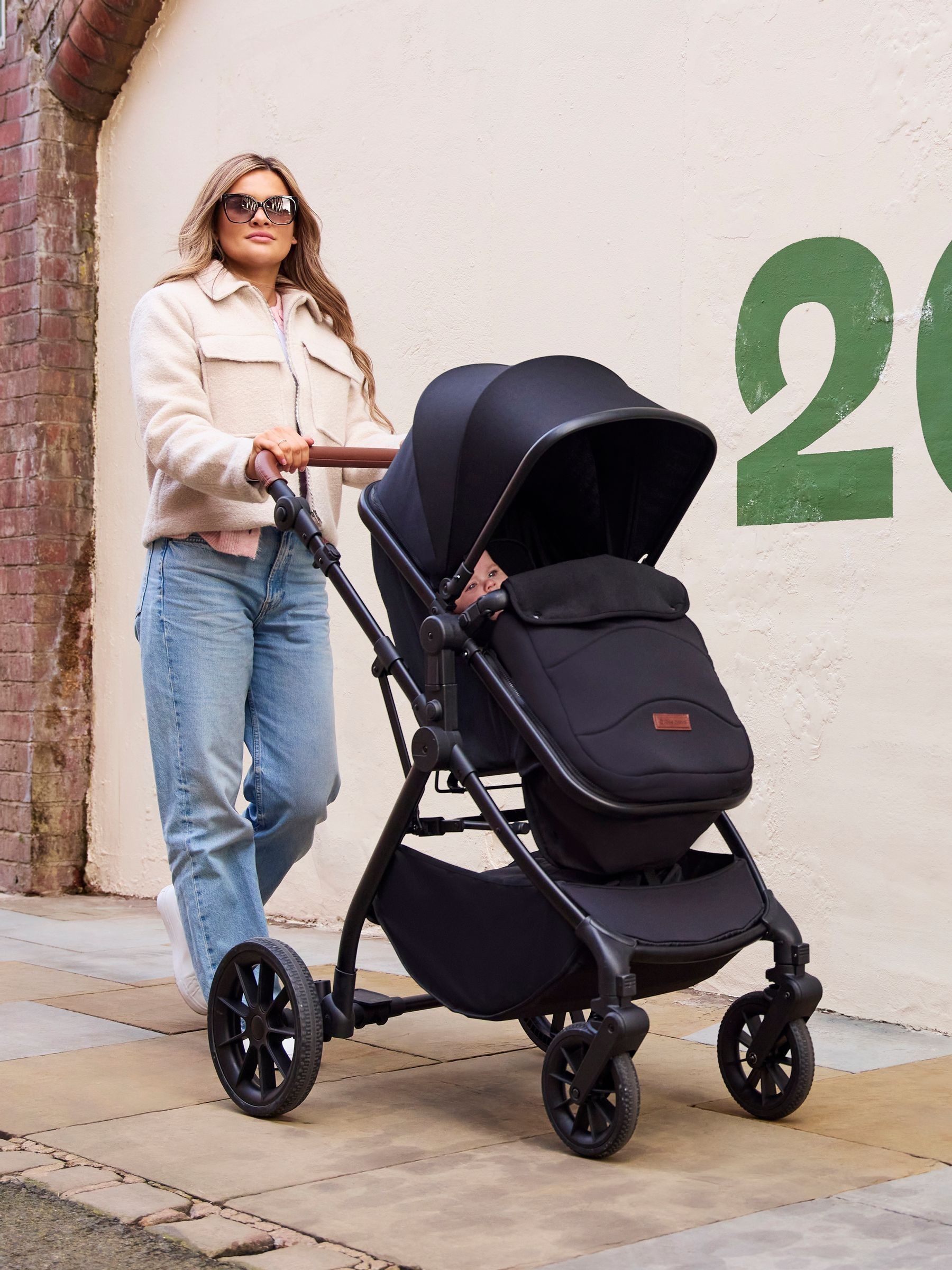 Ickle Bubba 9 Piece Black Cosmo Travel System with Stratus iSize Car Seat - Image 1 of 6