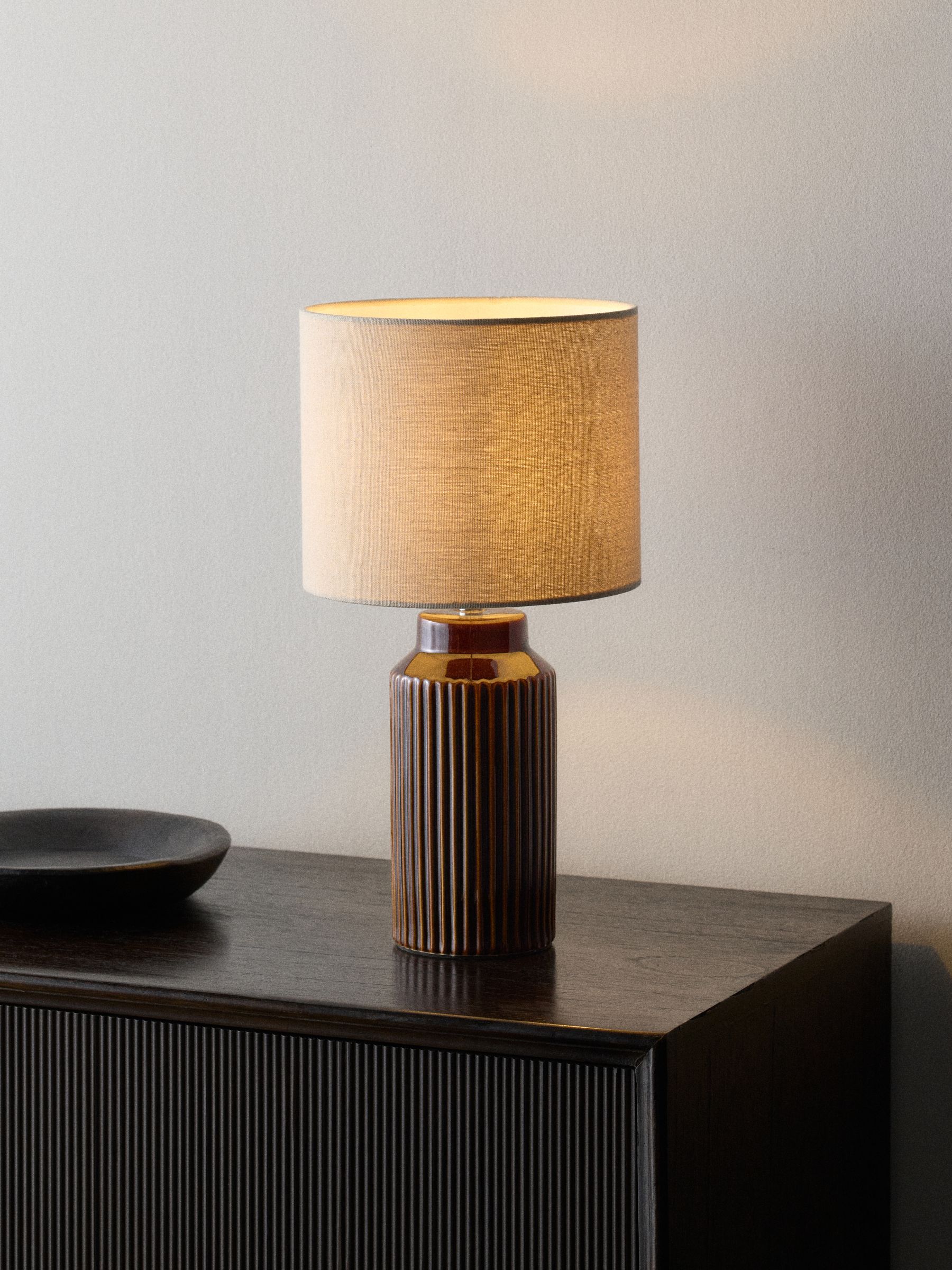 The Set Set of 2 Brown/Cream Ribbed Ceramic Table Lamps - Image 2 of 3