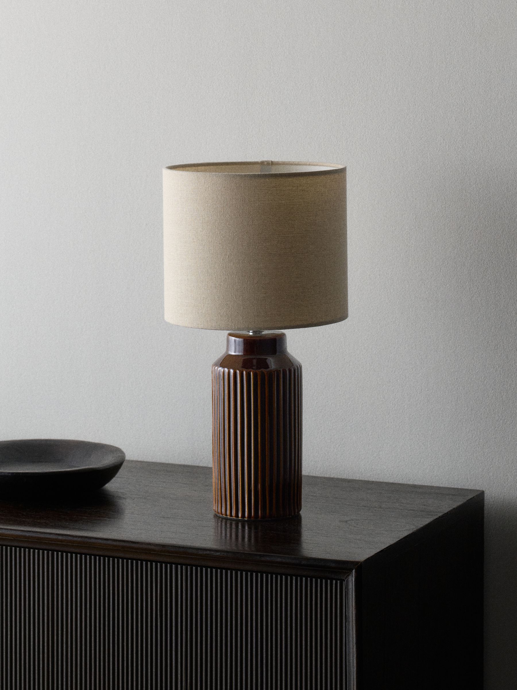 The Set Set of 2 Brown/Cream Ribbed Ceramic Table Lamps - Image 3 of 3