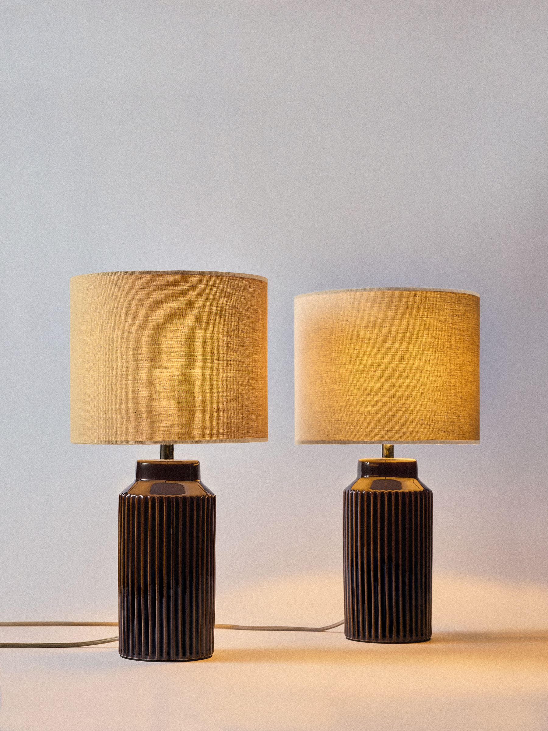 The Set Set of 2 Brown/Cream Ribbed Ceramic Table Lamps - Image 4 of 5