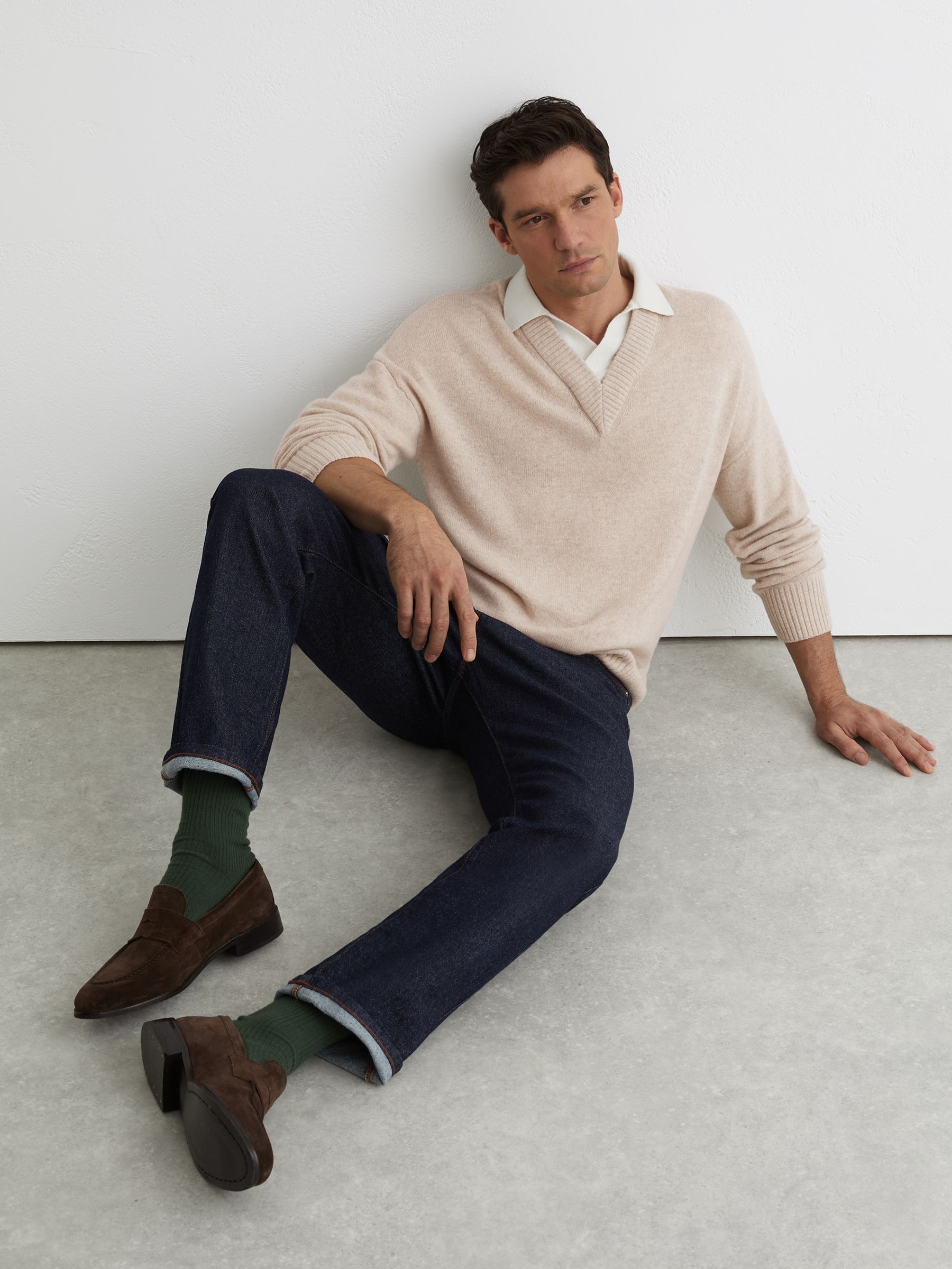 Wool V-Neck Contrast-Collar Jumper in Oatmeal - Image 4 of 7