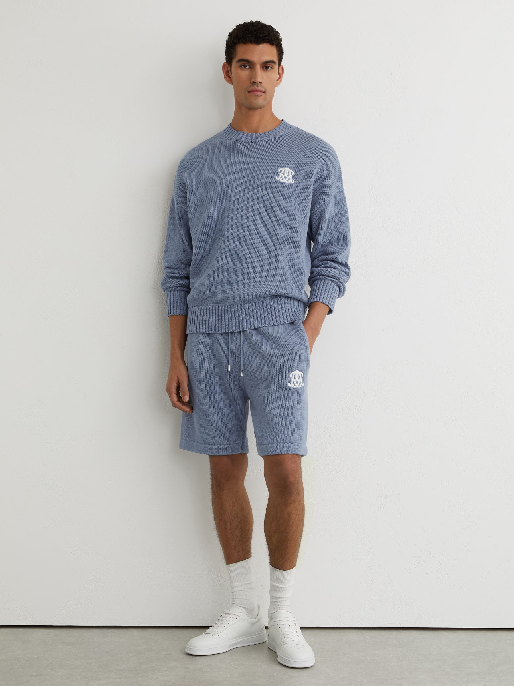 Pull décontracté à monogramme brodé en bleu poudre - Image 3 de 6