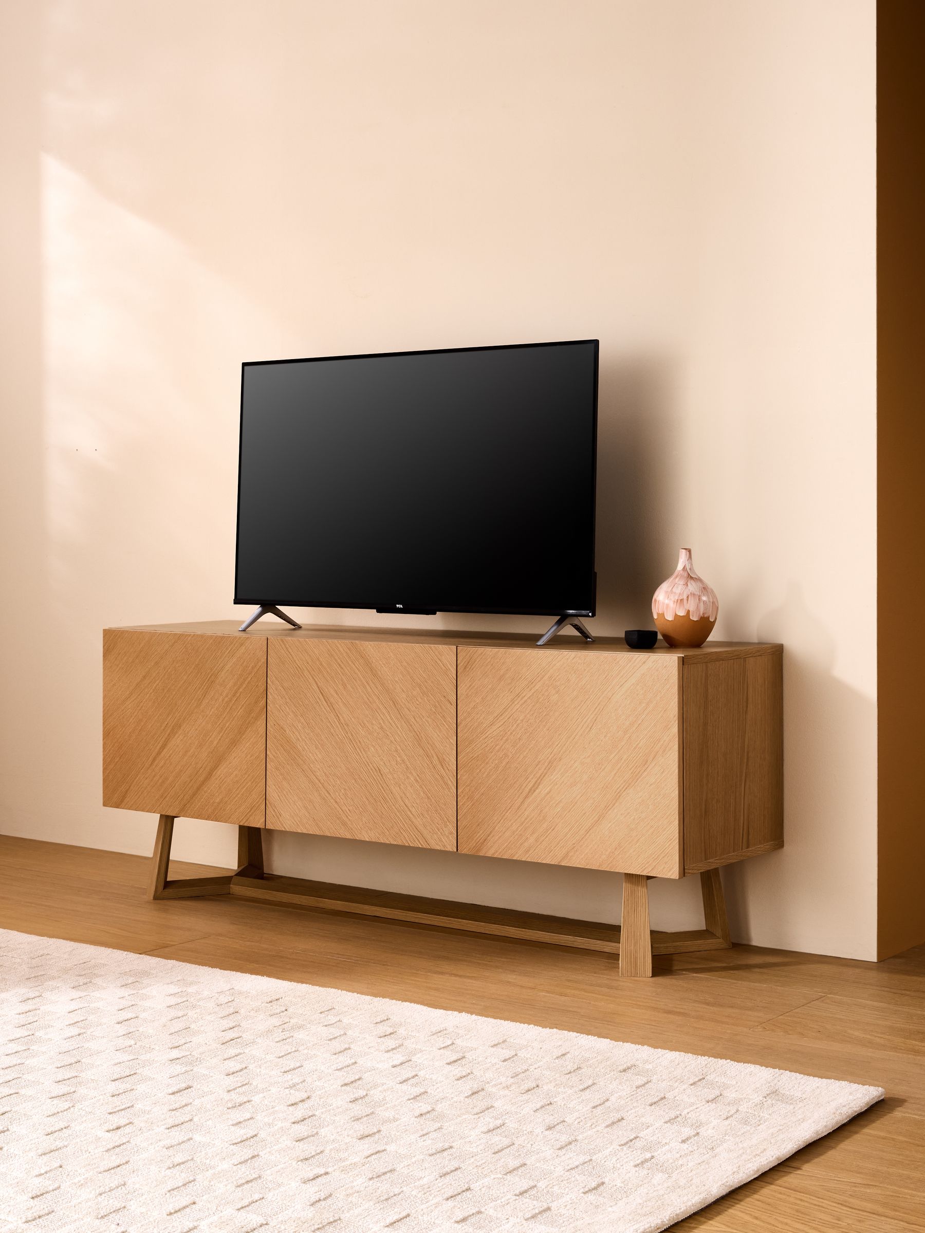 Belgrave Large Sideboard in Oak - Image 2 of 8 Belgrave Large Sideboard in Oak - Image 2 of 8