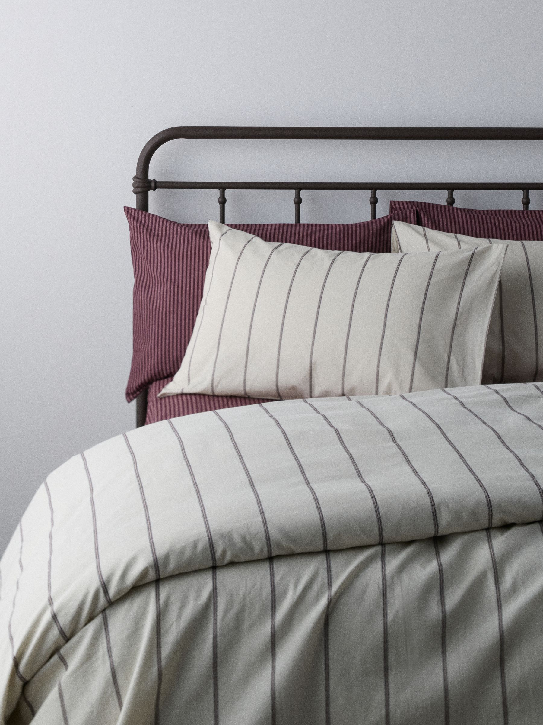 The Set 8 Piece Burgundy Stripe Duvet Cover and Pillowcase Set with Fitted Sheets - Image 4 of 4