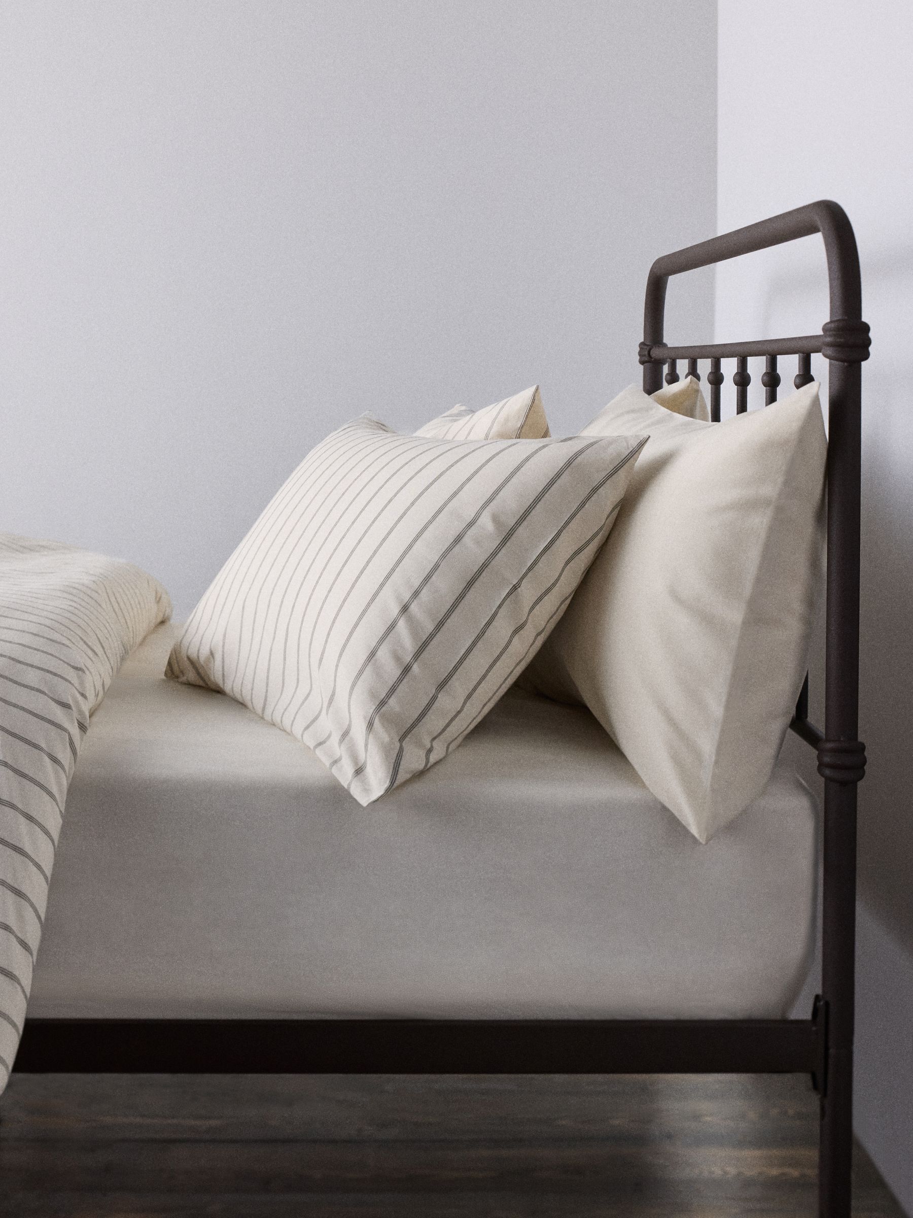 The Set 8 Piece Natural Placement Stripe Duvet Cover and Pillowcase Set with Fitted Sheets - Image 5 of 6
