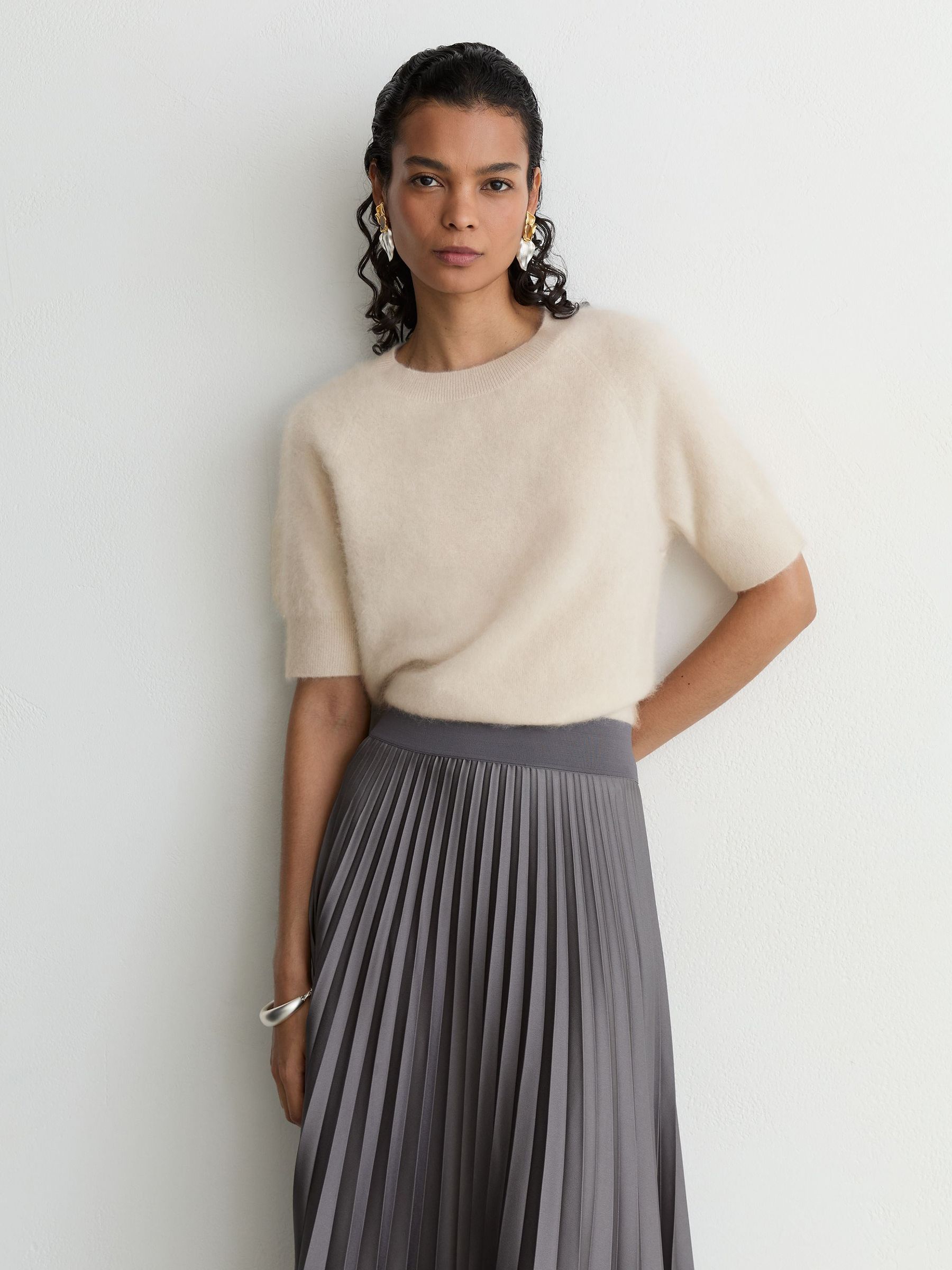 100% Brushed Cashmere Short-Sleeve Top in Grey - Image 1 de 6