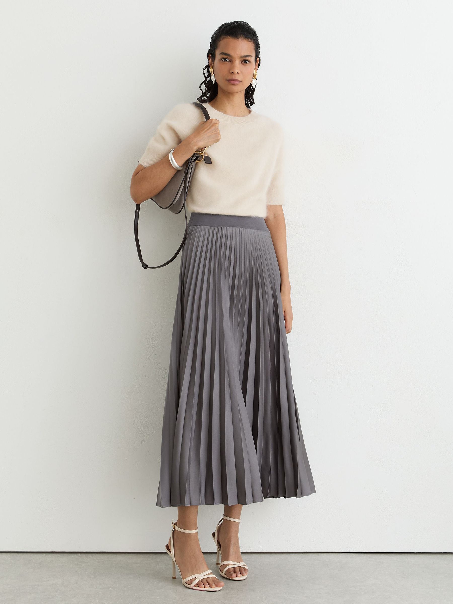 100% Brushed Cashmere Short-Sleeve Top in Grey - Image 4 de 6