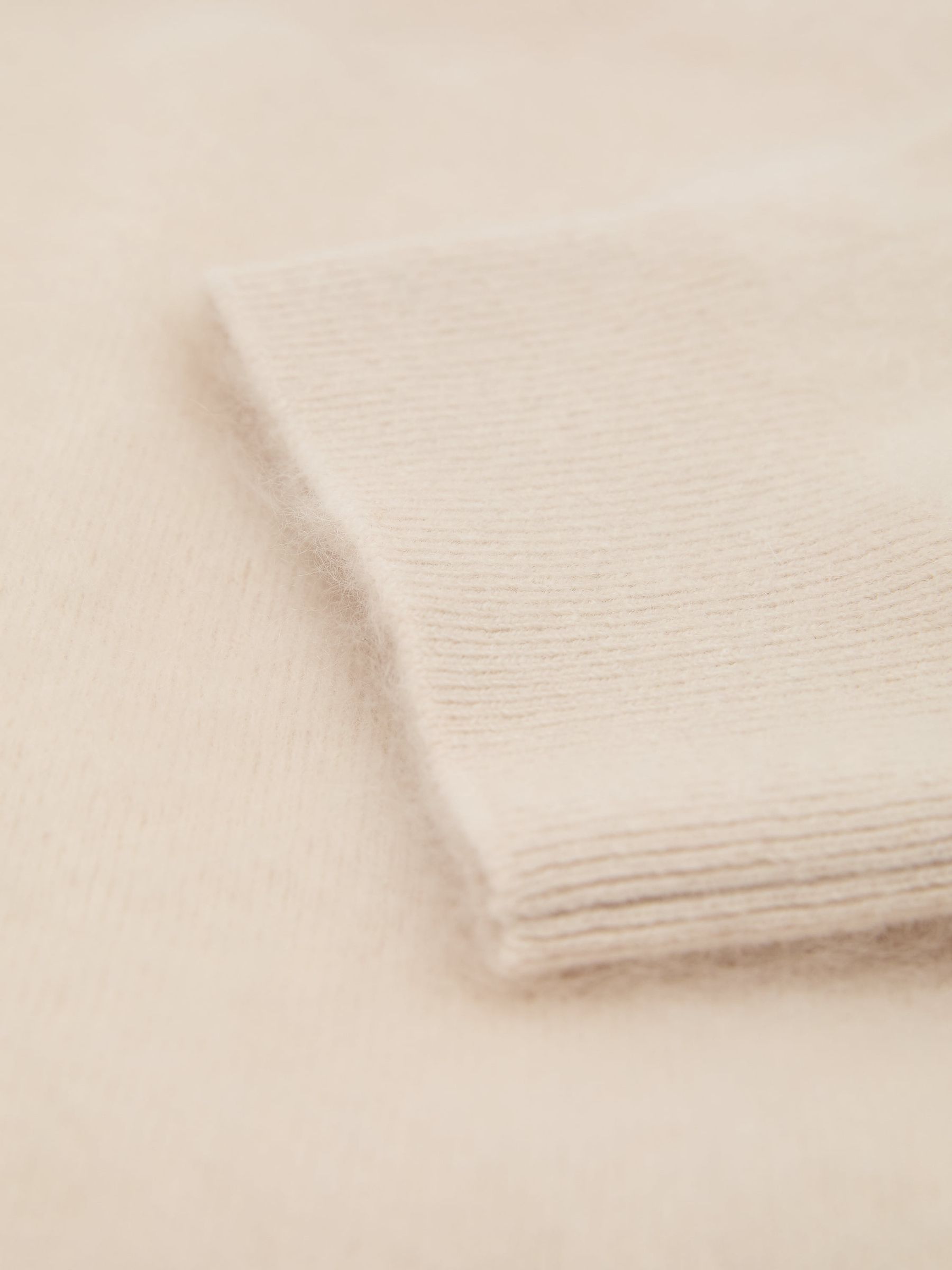 100% Brushed Cashmere Short-Sleeve Top in Grey - Image 6 de 6