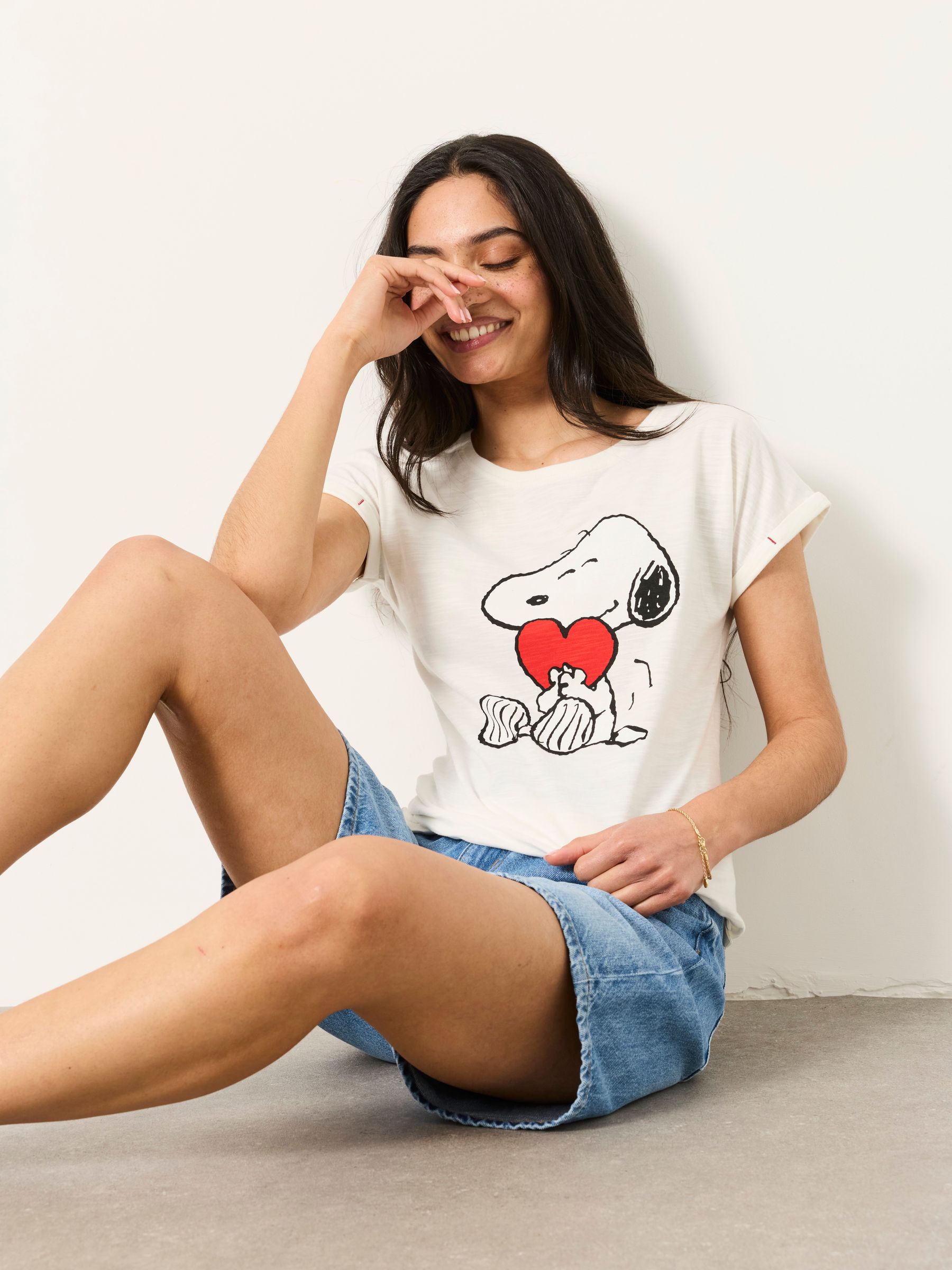 White Snoopy Heart Graphic T-Shirt - Image 4 of 5