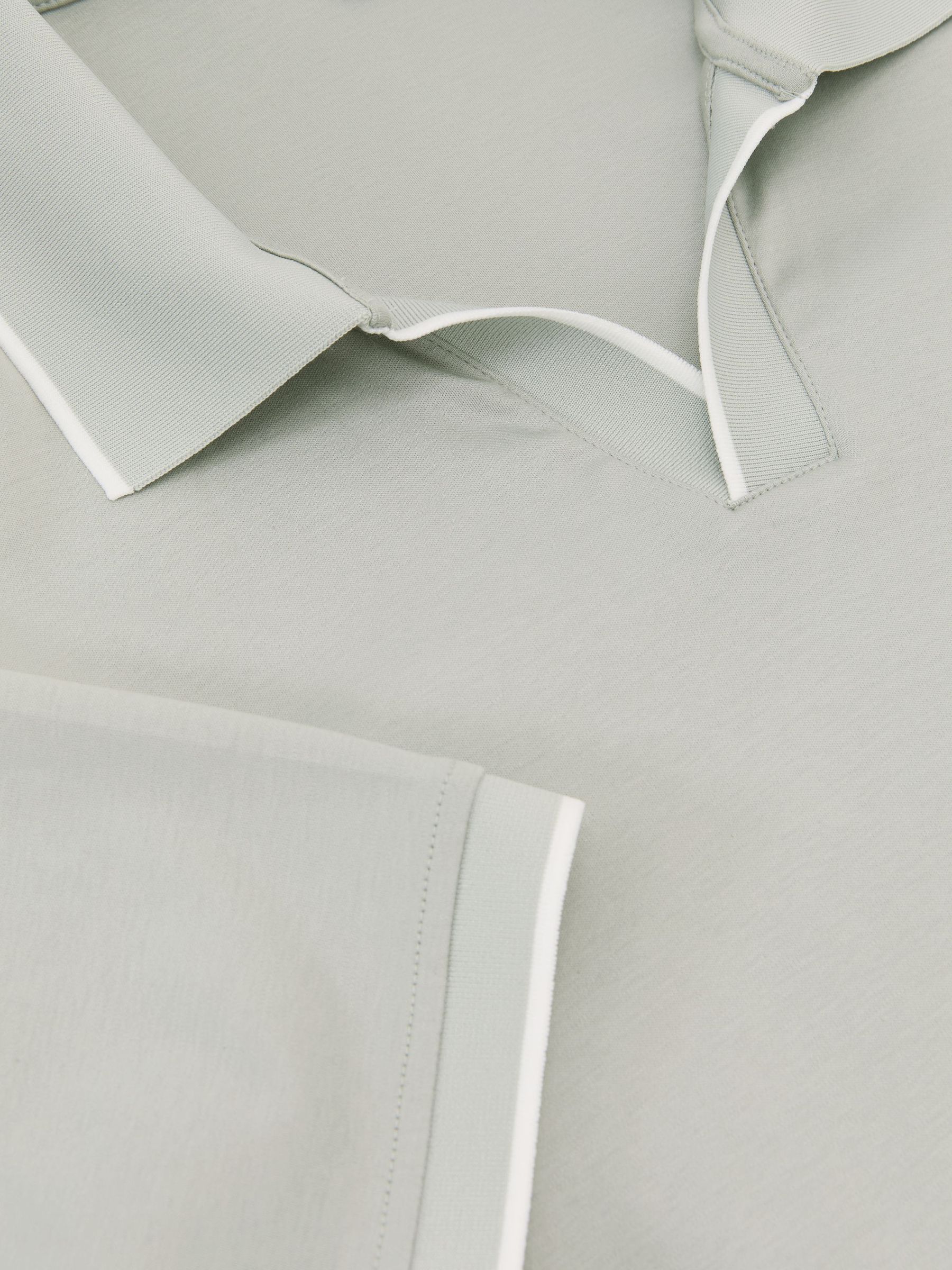 Air-Water Cotton Tipped Polo Shirt in Light Sage Green - Obrázek 6 z 6