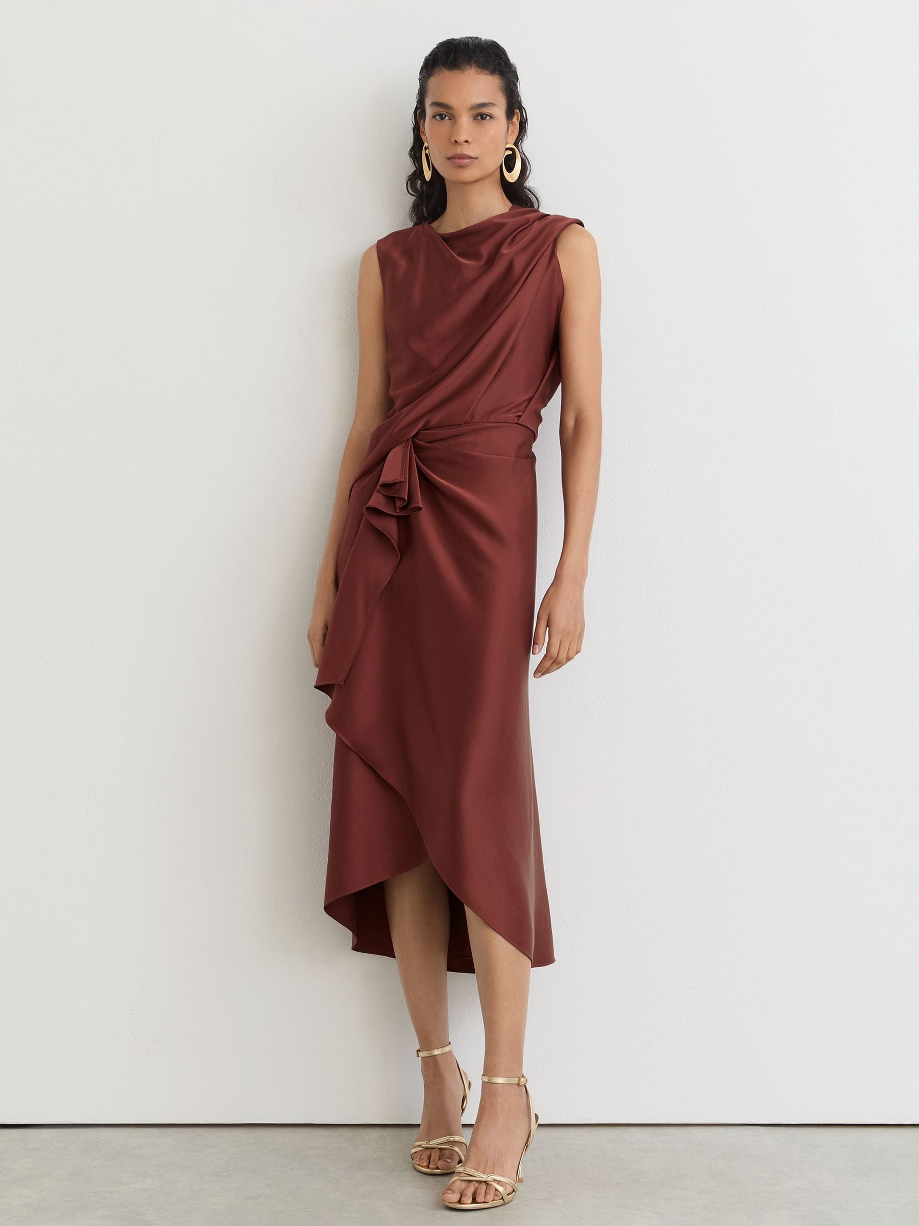 Midikleid aus Satin mit Rüschenbesatz und Drapierung in Rostorange - Bild 1 von 8 Midikleid aus Satin mit Rüschenbesatz und Drapierung in Rostorange - Bild 1 von 8