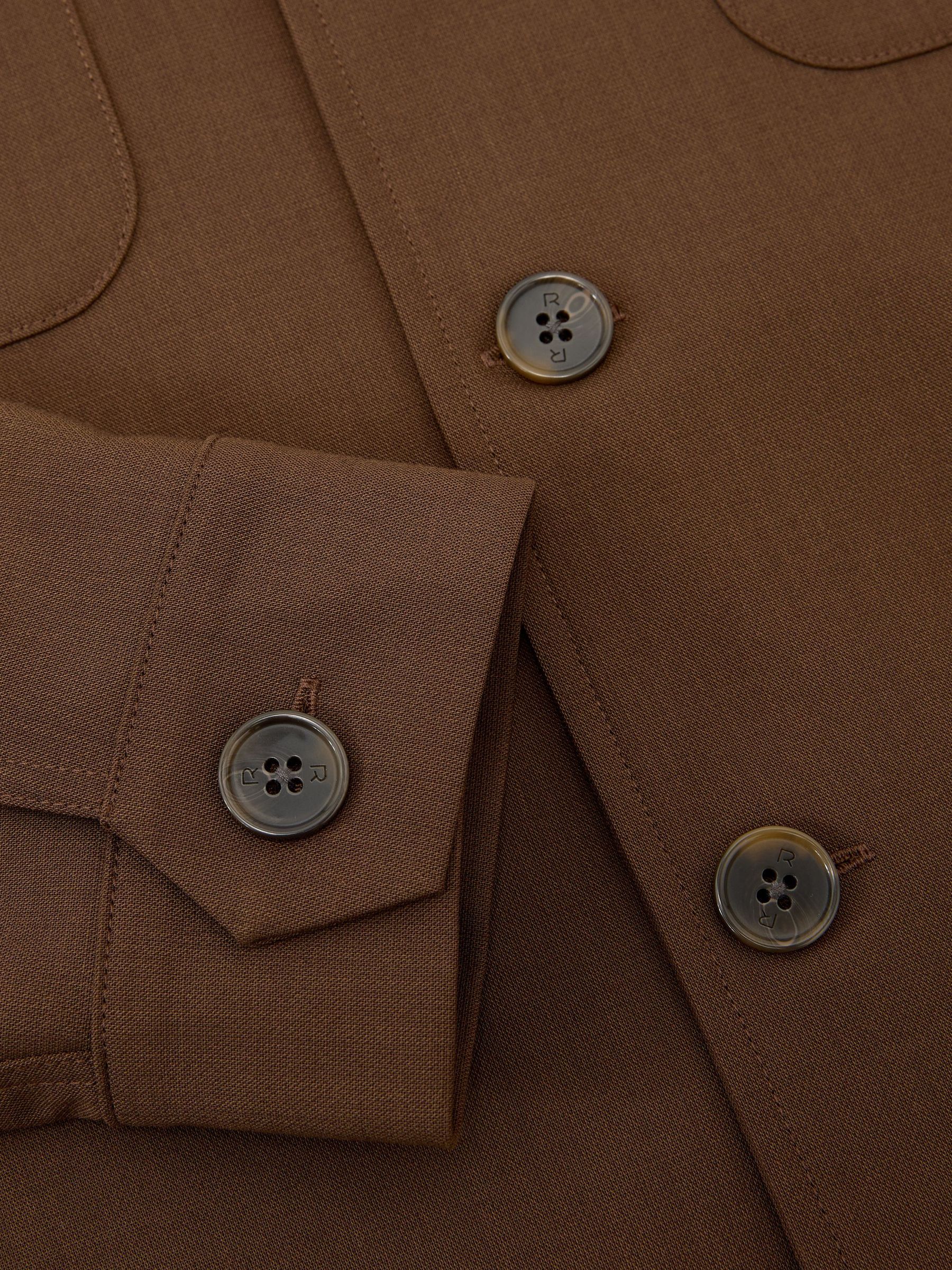 Twin-Pocket Button-Through Overshirt in Tobacco Brown - Image 6 de 6