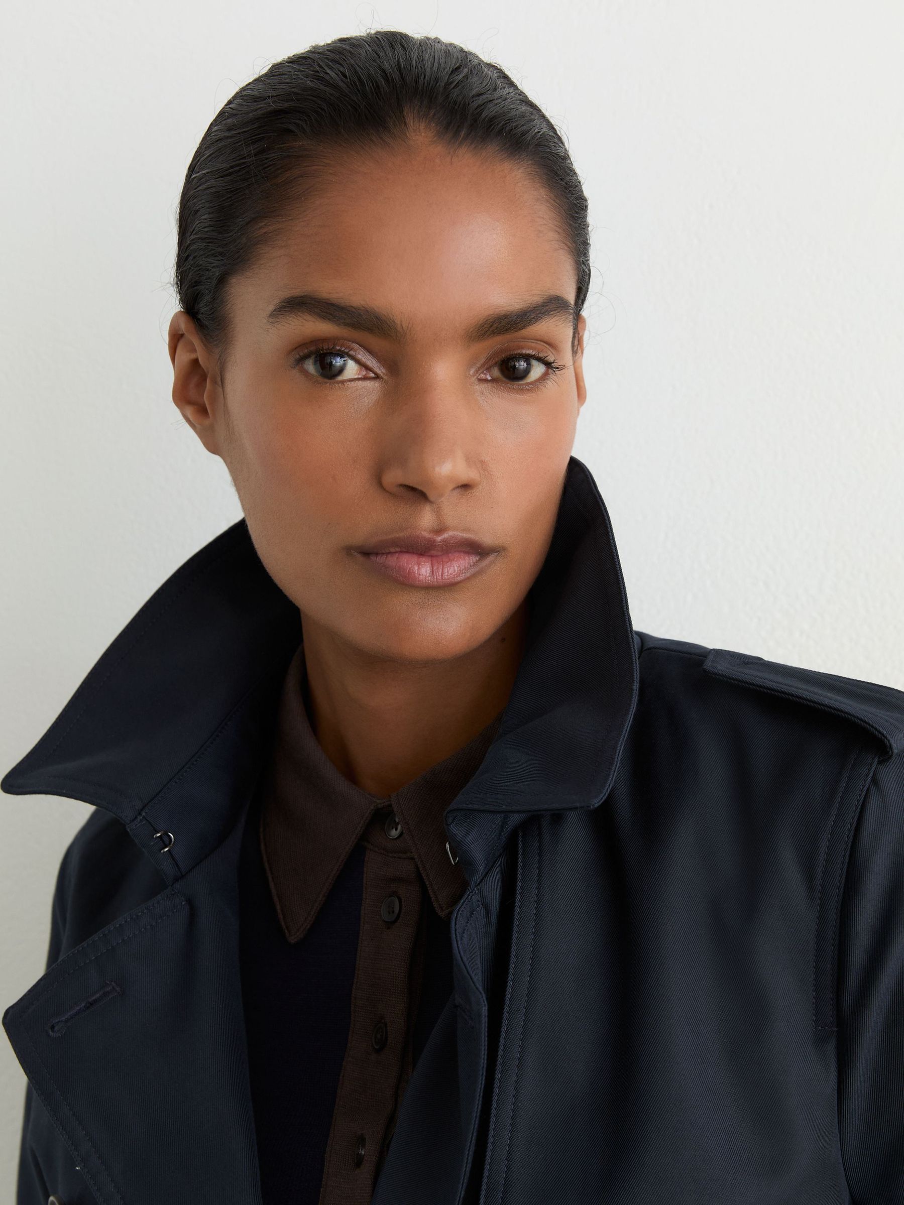 Hooded Insert Trench Coat in Navy - Obrázek 3 z 9