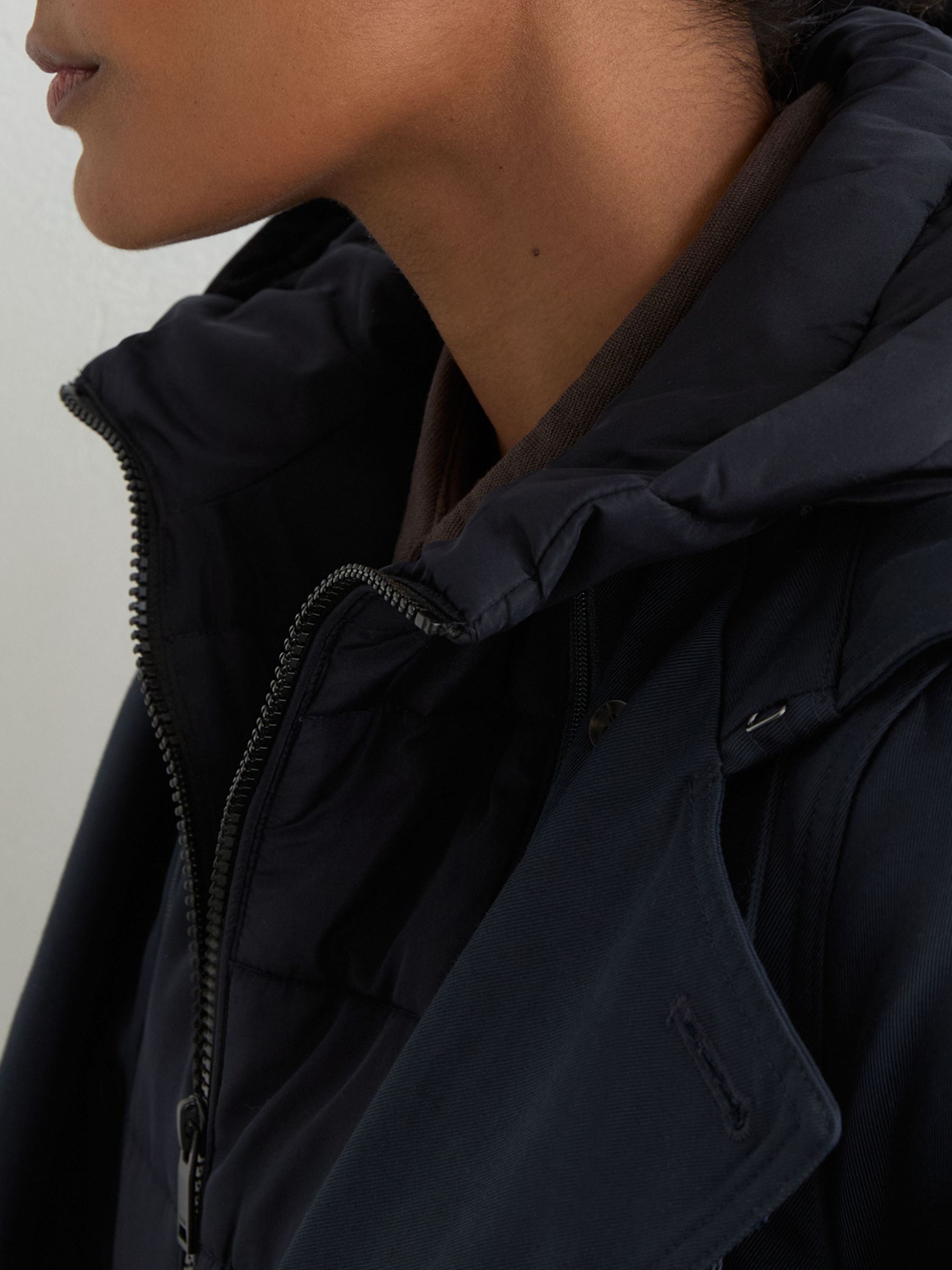 Hooded Insert Trench Coat in Navy - Obrázek 5 z 9