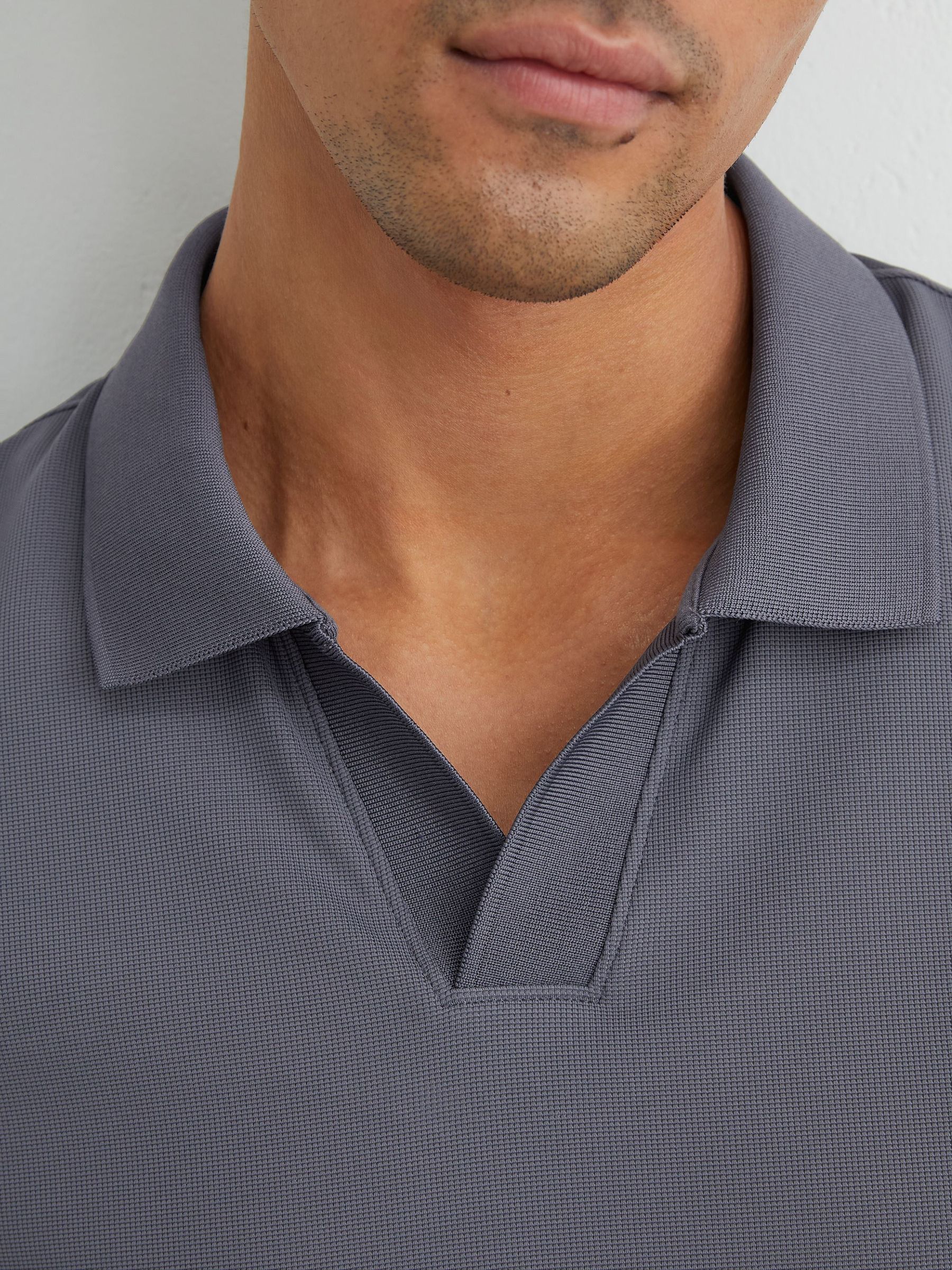 Textured Open-Collar Polo Shirt in Airforce Blue - 圖片 3/6