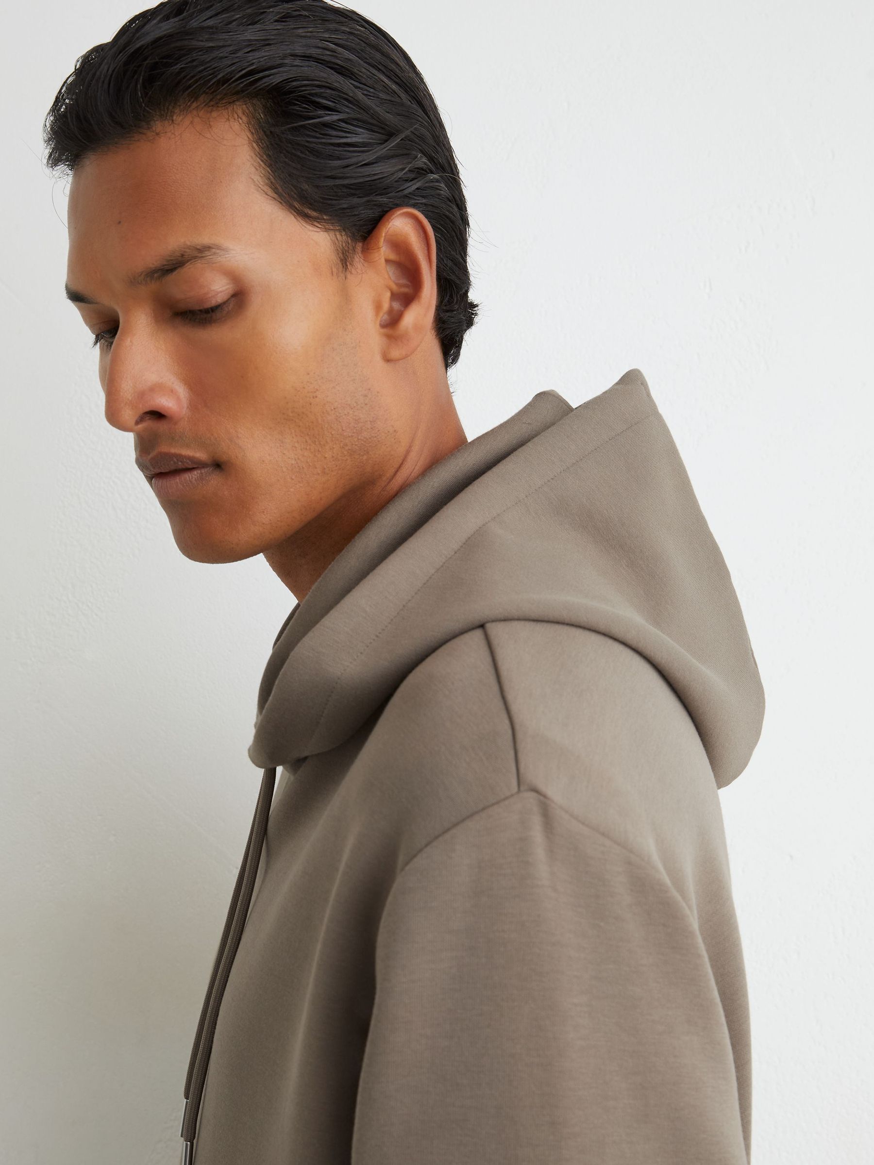 Premium Interlock Hoodie in Mushroom Brown - Obrázek 4 z 6