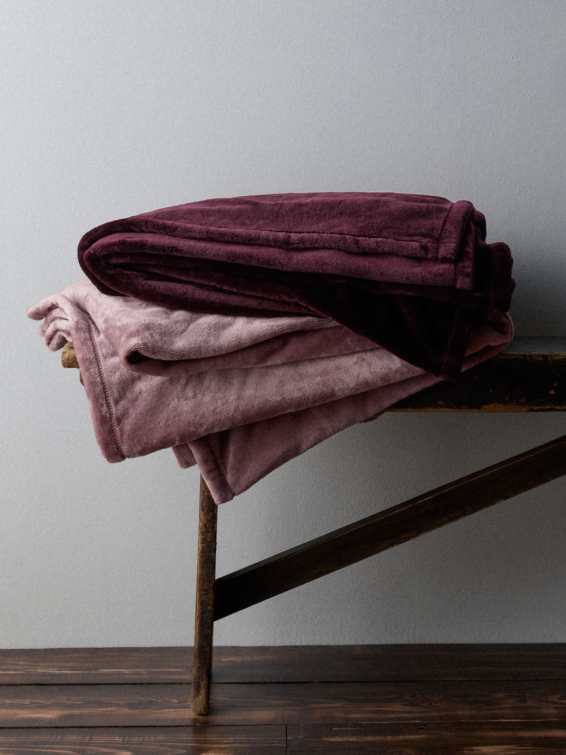 The Set 2 Pack Burgundy/Mauve Fleece Throws - Image 1 of 8