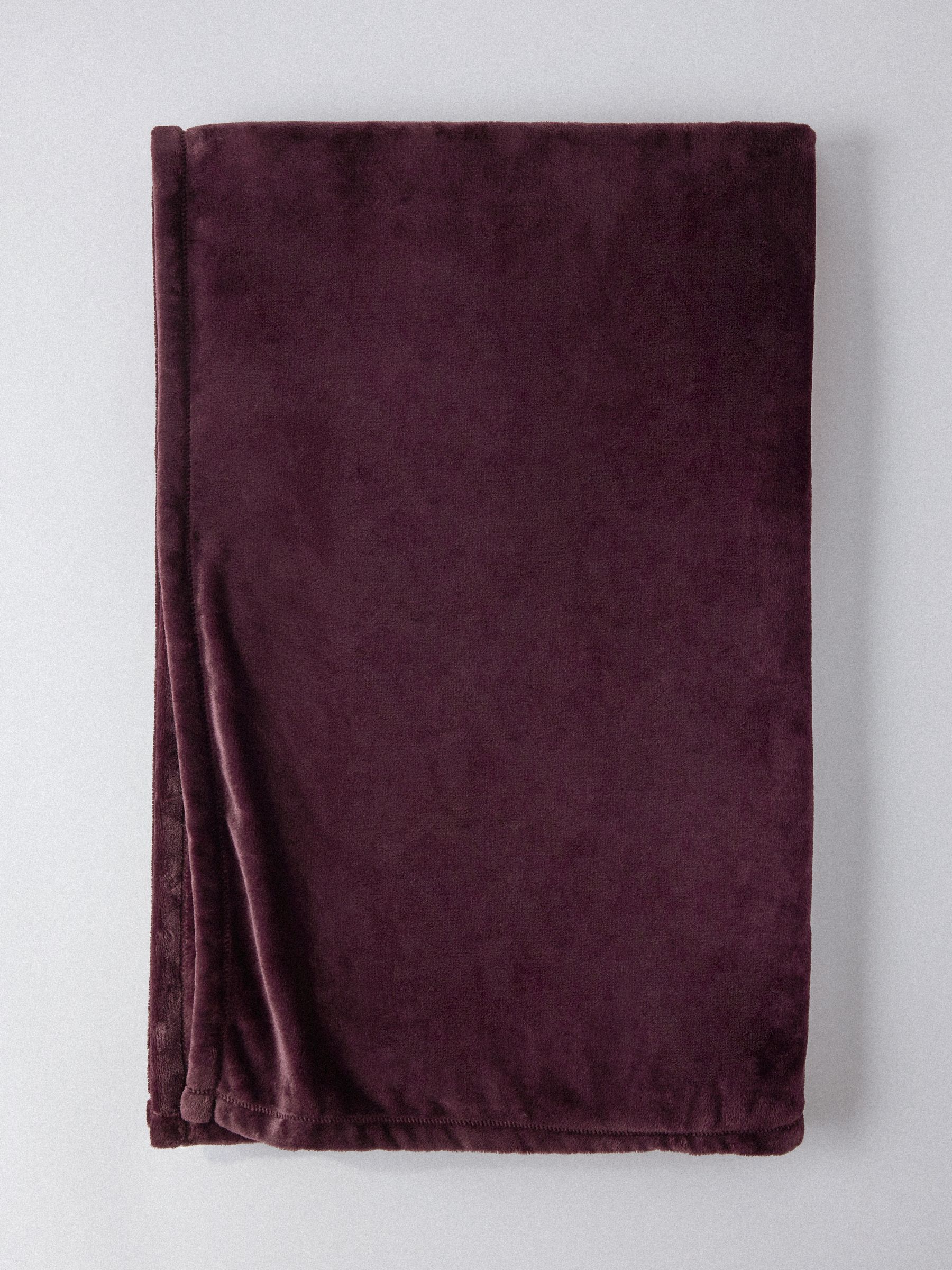 The Set 2 Pack Burgundy/Mauve Fleece Throws - Image 5 of 8