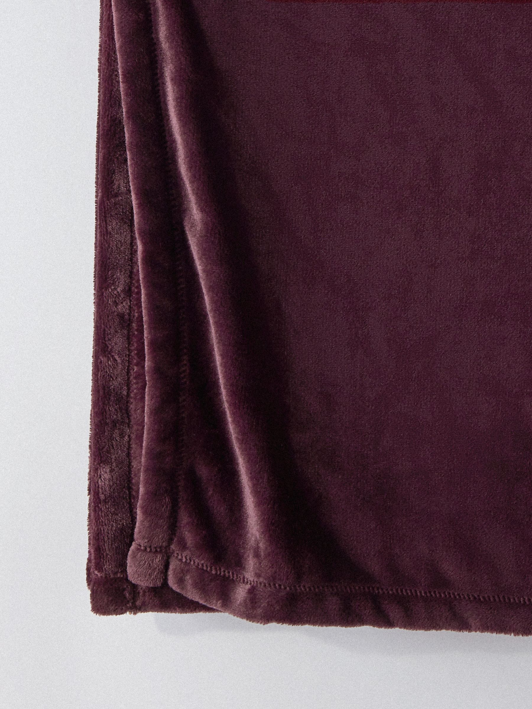 The Set 2 Pack Burgundy/Mauve Fleece Throws - Image 7 of 8