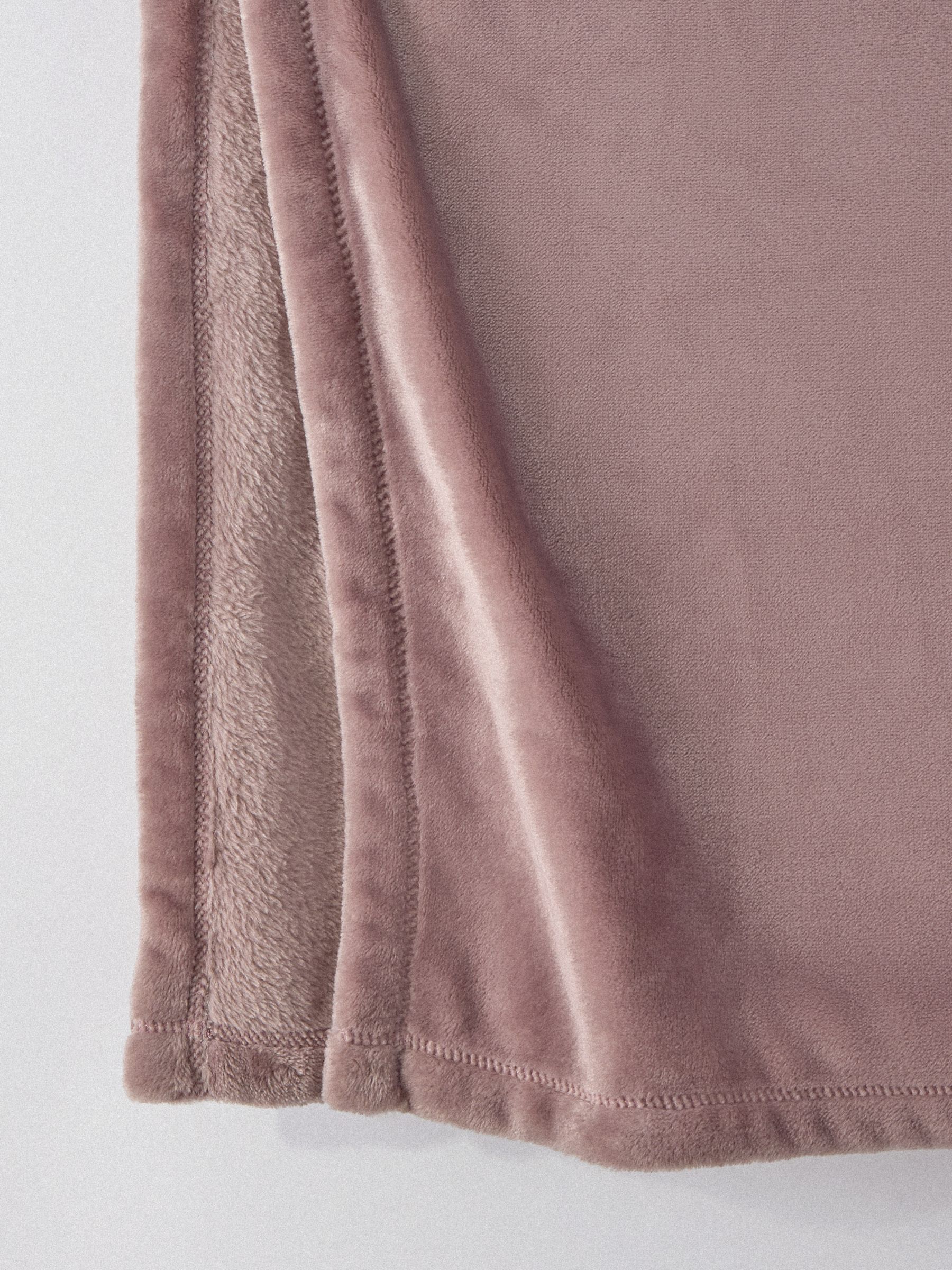 The Set 2 Pack Burgundy/Mauve Fleece Throws - Image 8 of 8