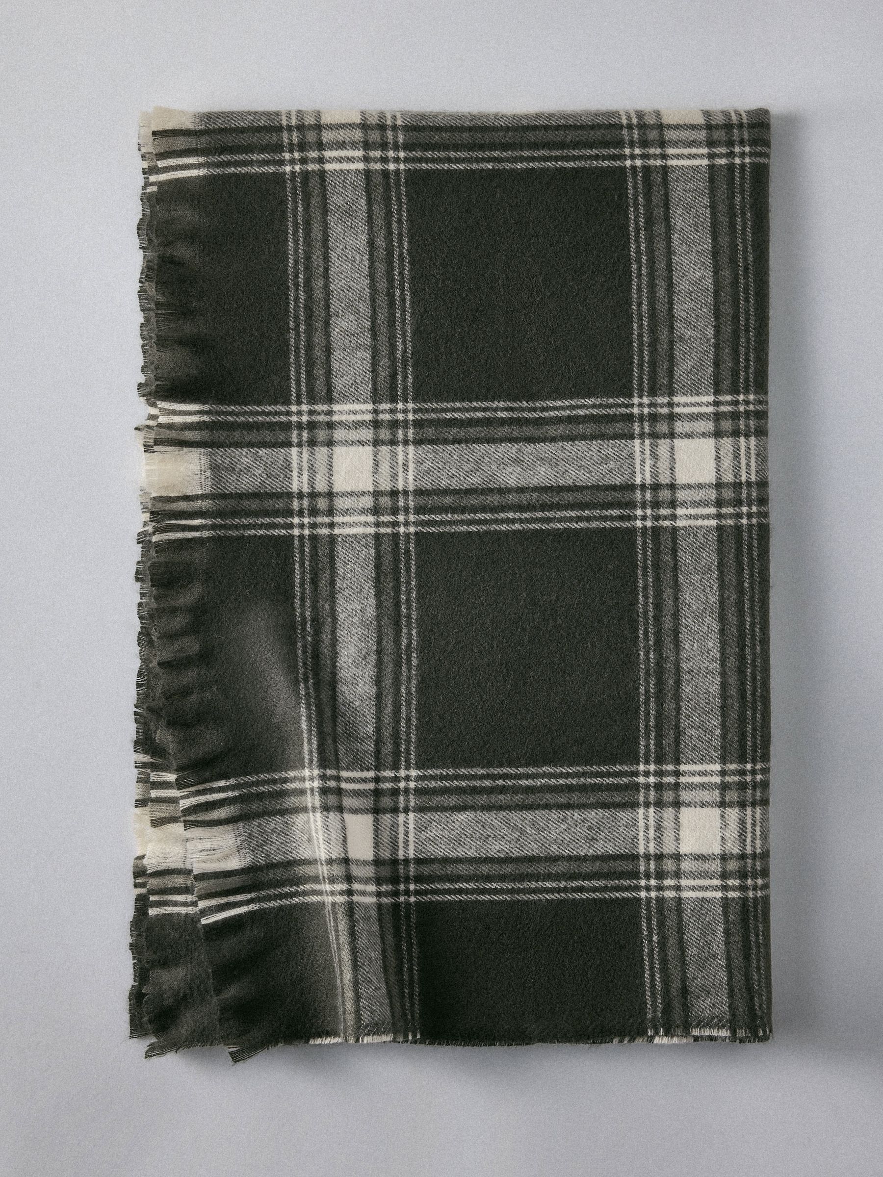 The Set 2 Pack Green Check Cosy Throws - Image 2 of 6