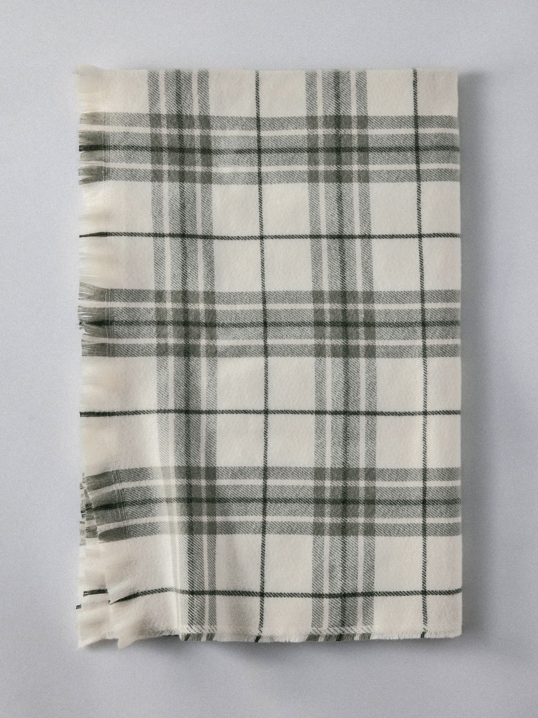 The Set 2 Pack Green Check Cosy Throws - Image 3 of 6