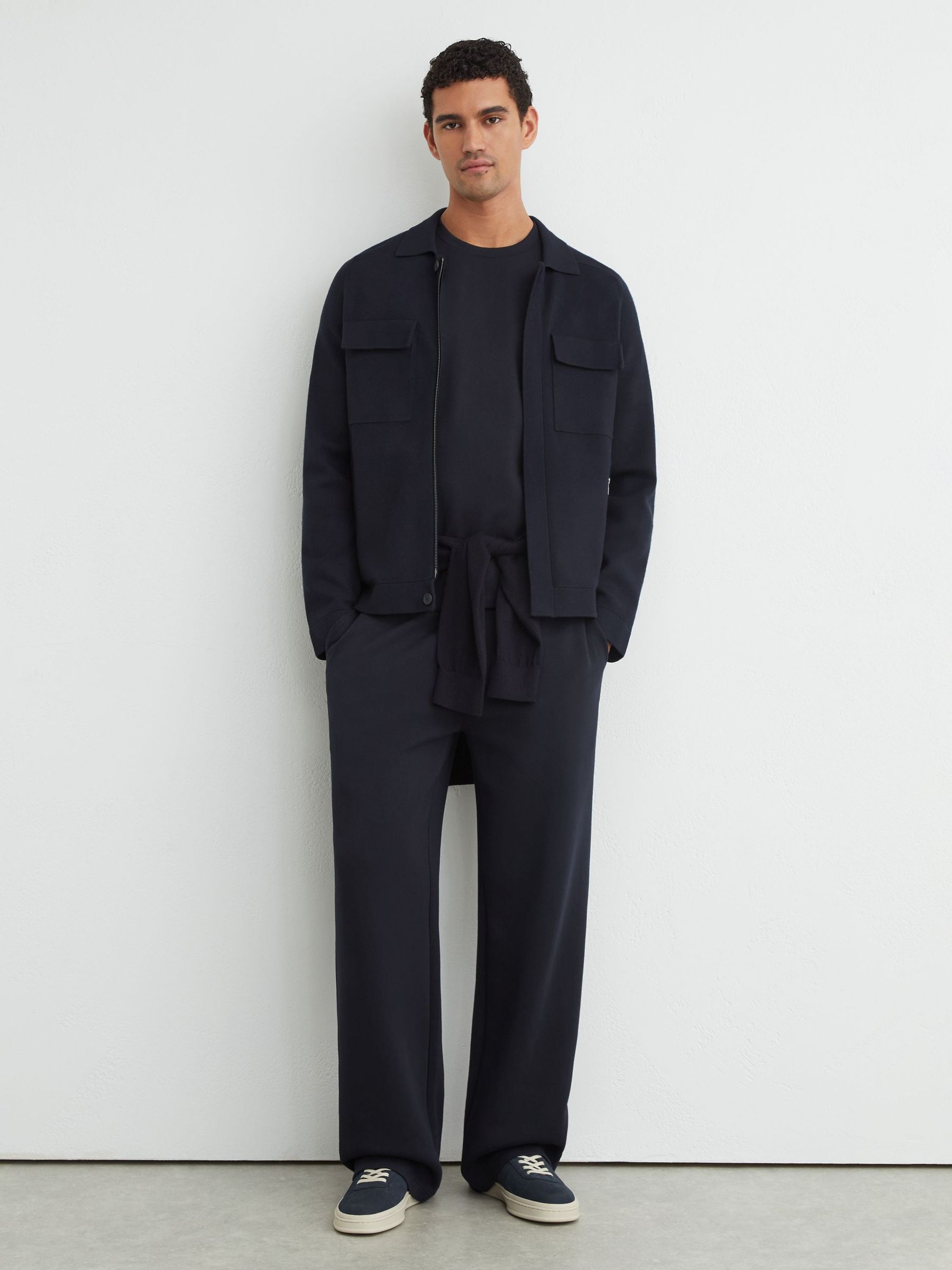 Twin-Pocket Concealed-Placket Knitted Jacket in Navy - صورة 4 من 7