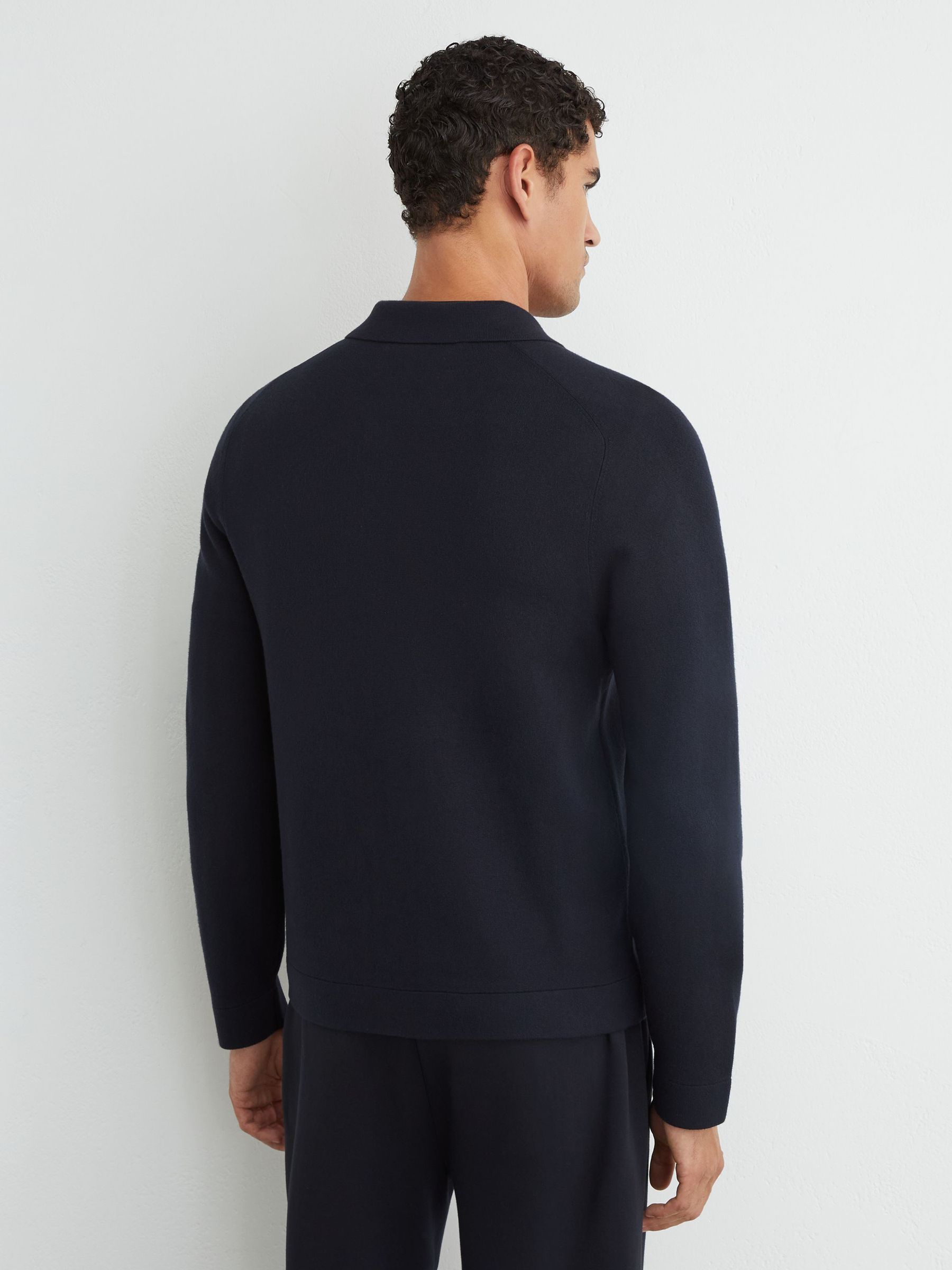 Twin-Pocket Concealed-Placket Knitted Jacket in Navy - صورة 5 من 7