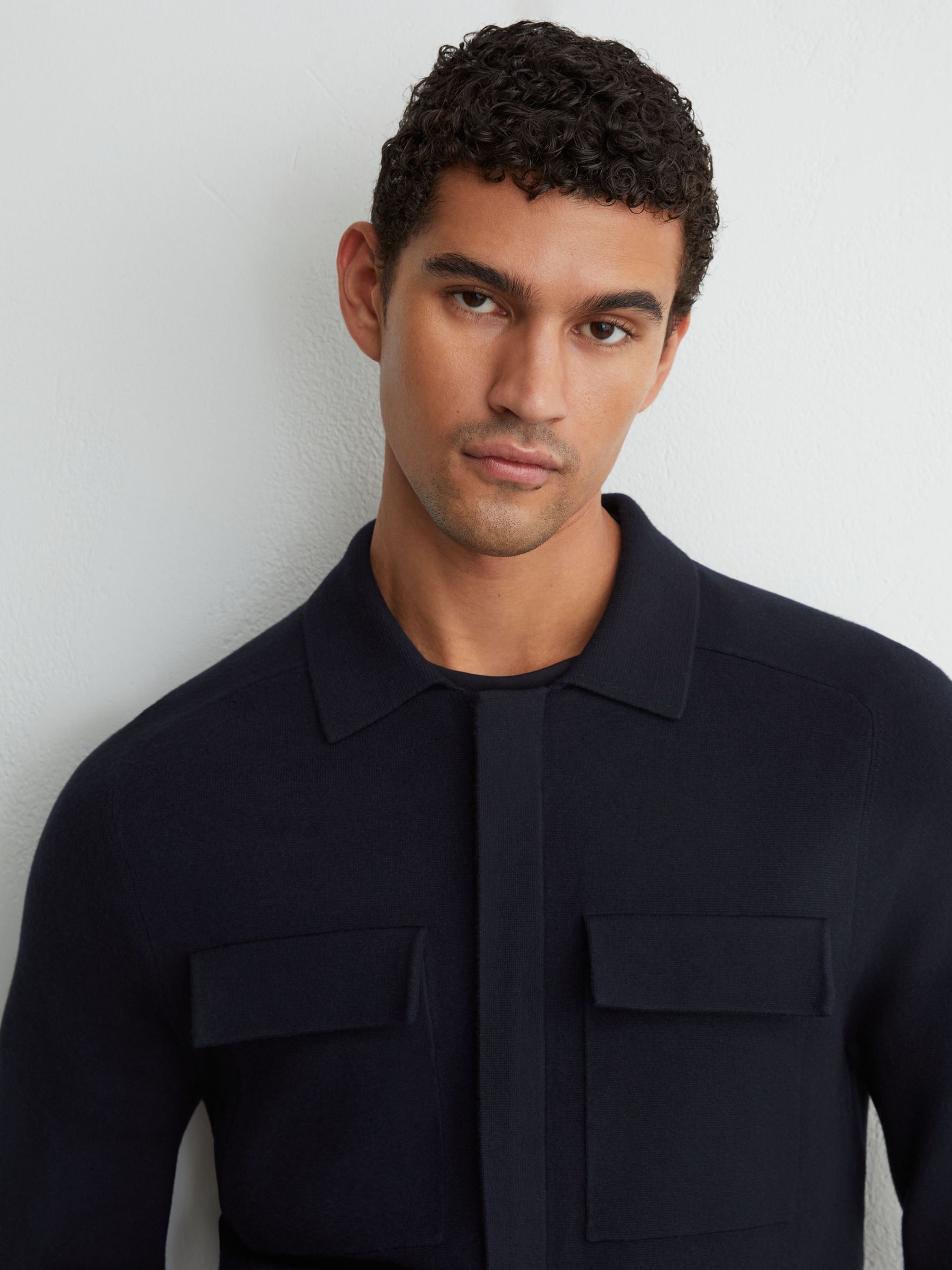Twin-Pocket Concealed-Placket Knitted Jacket in Navy - صورة 6 من 7