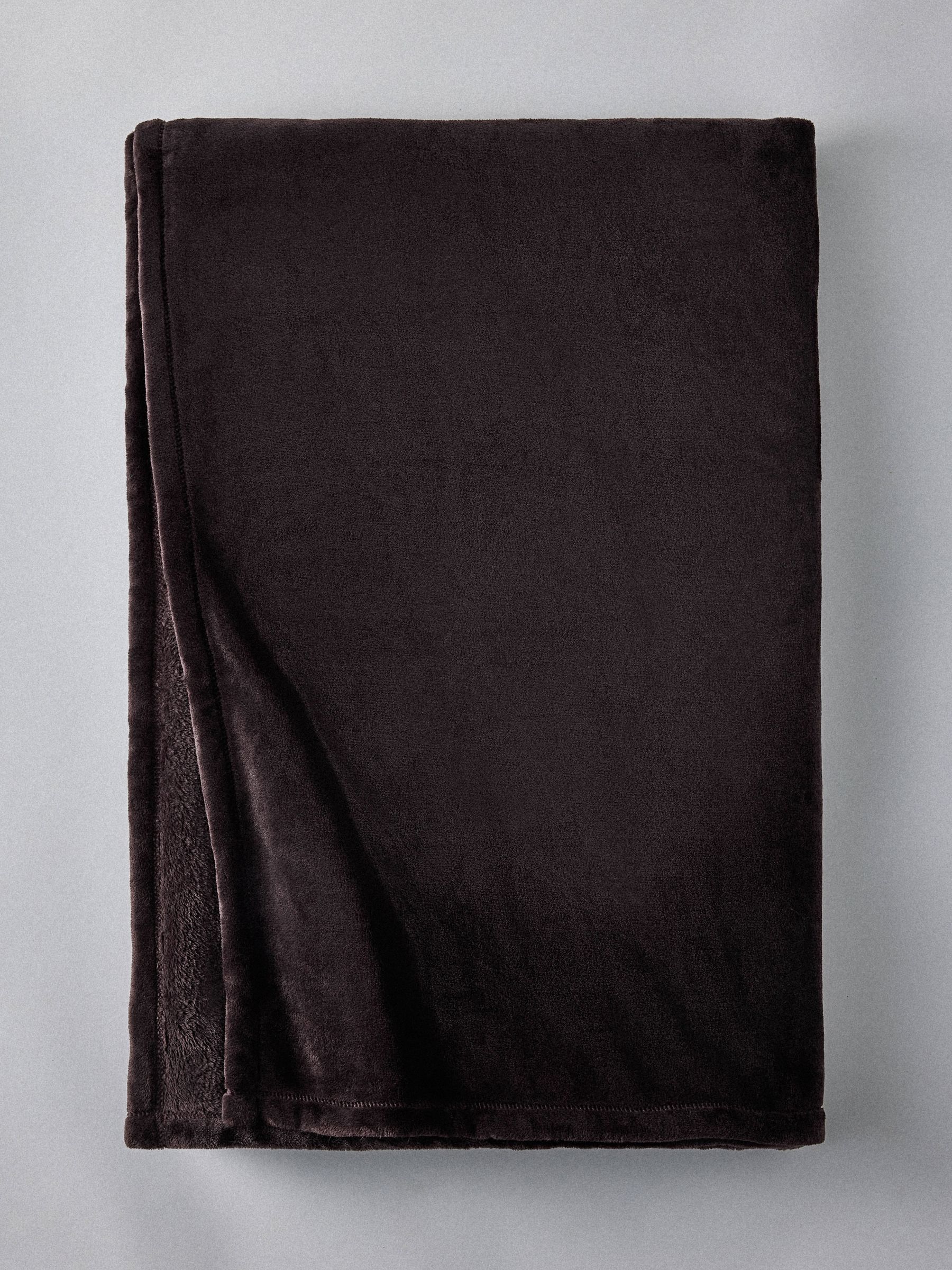 The Set 2 Pack Chocolate/Natural Fleece Throws - Image 3 of 6