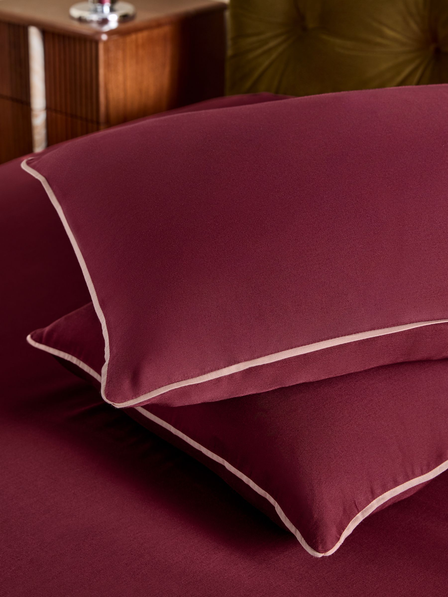 Set of 2 Contrast Piped 200 Thread Count Cotton Sateen Pillowcases in Burgundy - Image 2 of 3