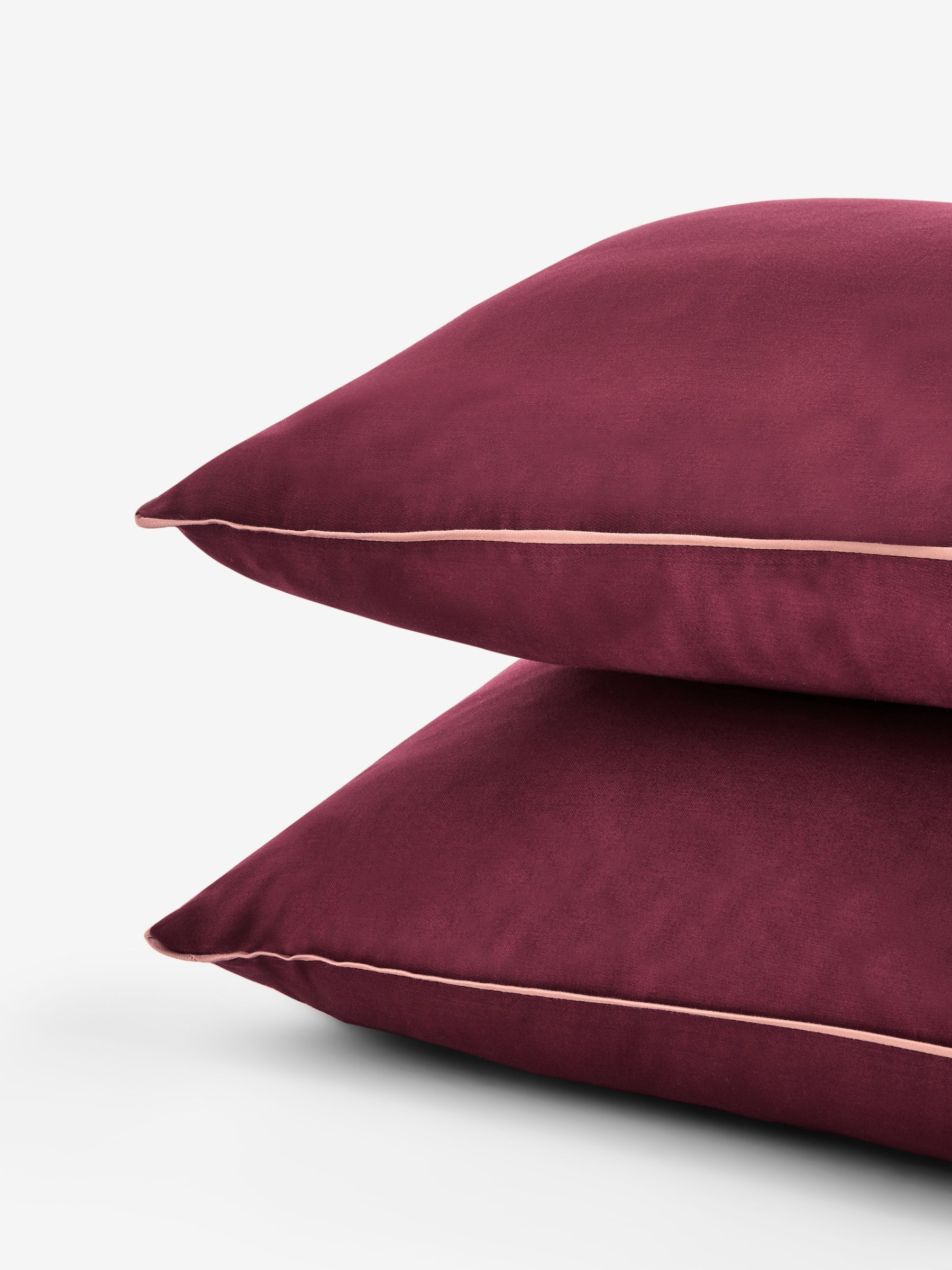 Set of 2 Contrast Piped 200 Thread Count Cotton Sateen Pillowcases in Burgundy - Image 3 of 3