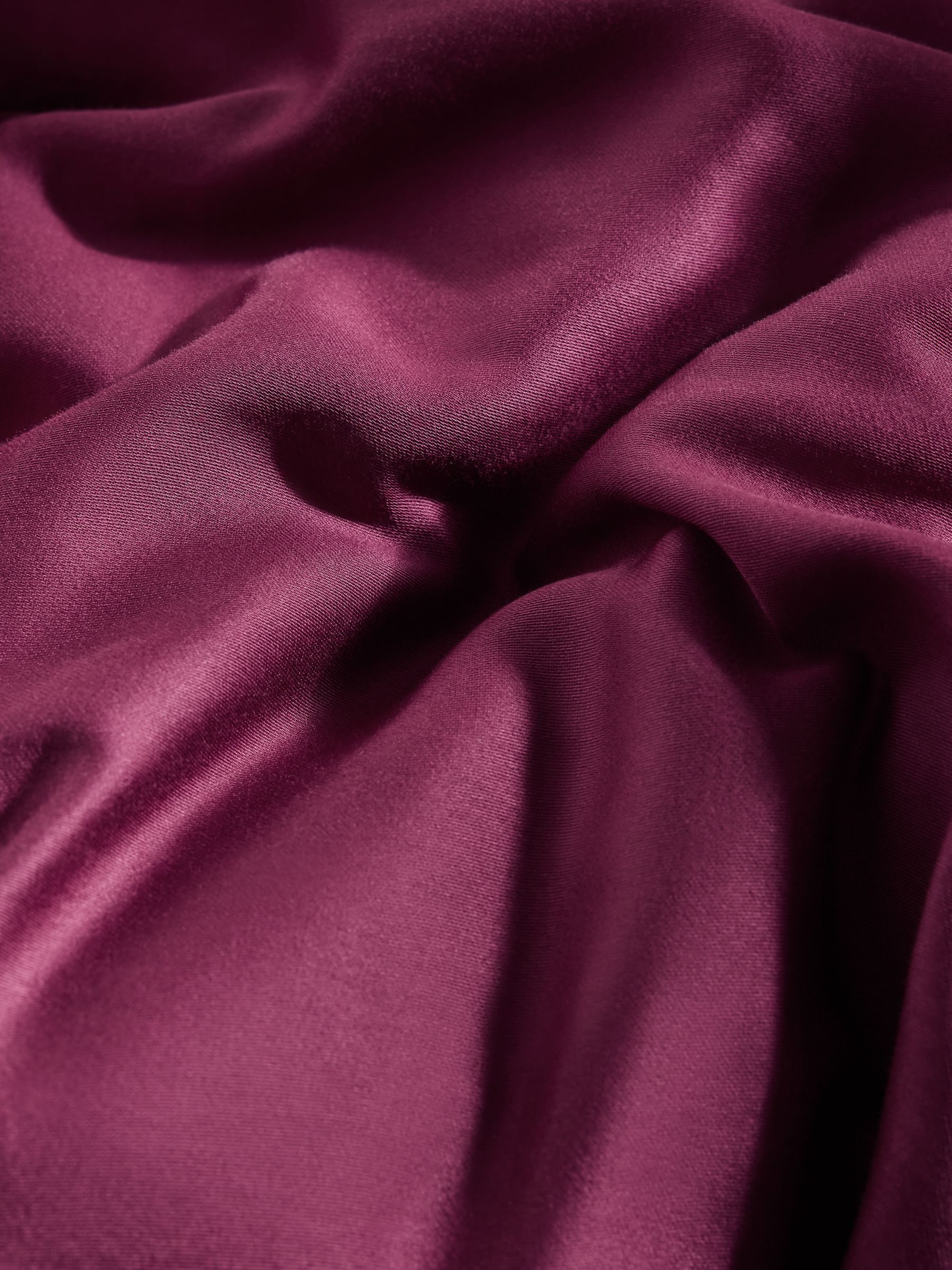 Contrast Piped 200 Thread Count Cotton Sateen Bed Set in Burgundy - Image 3 of 4
