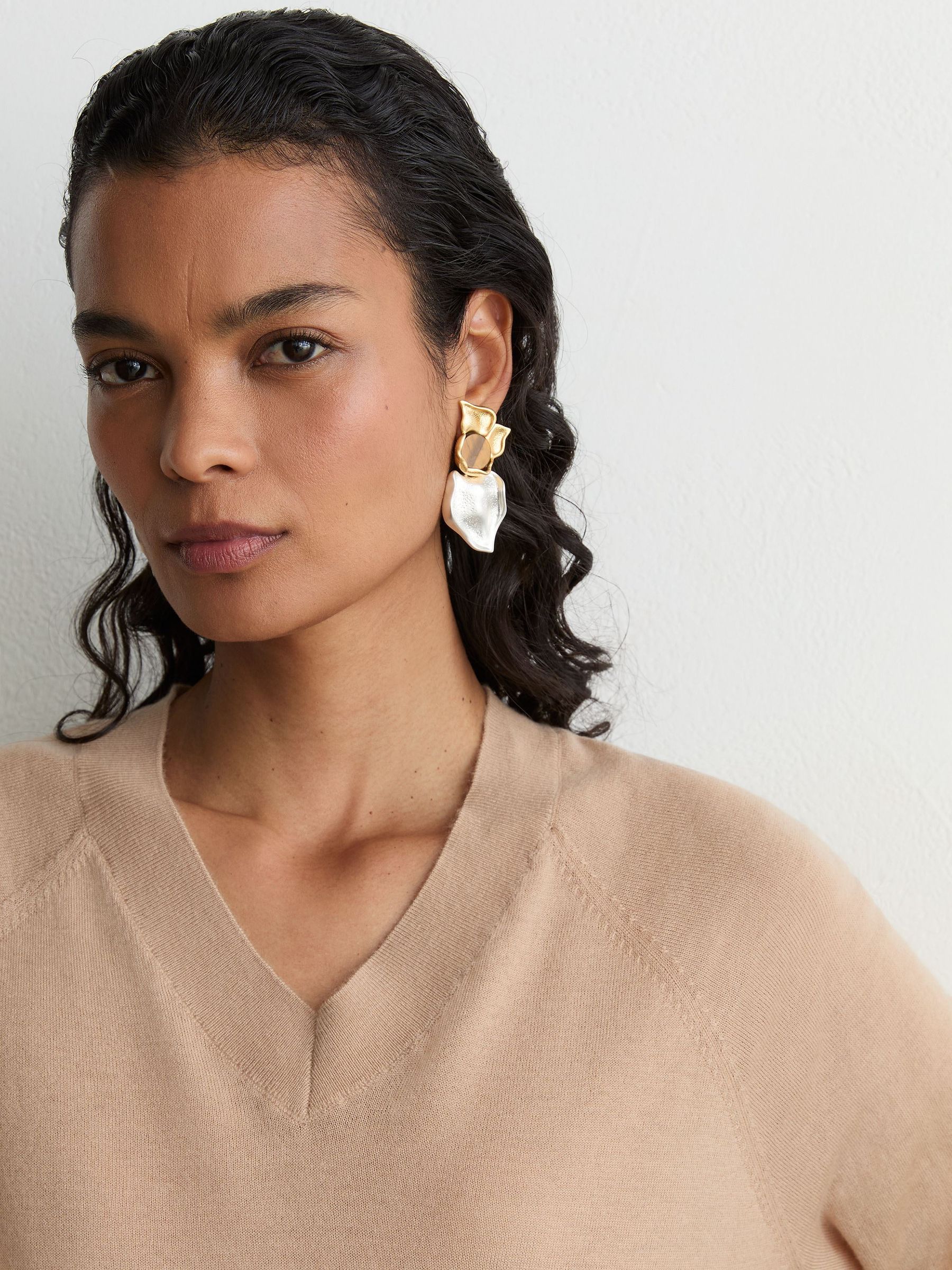 Merino Wool V-Neck Jumper in Camel - Image 3 of 7