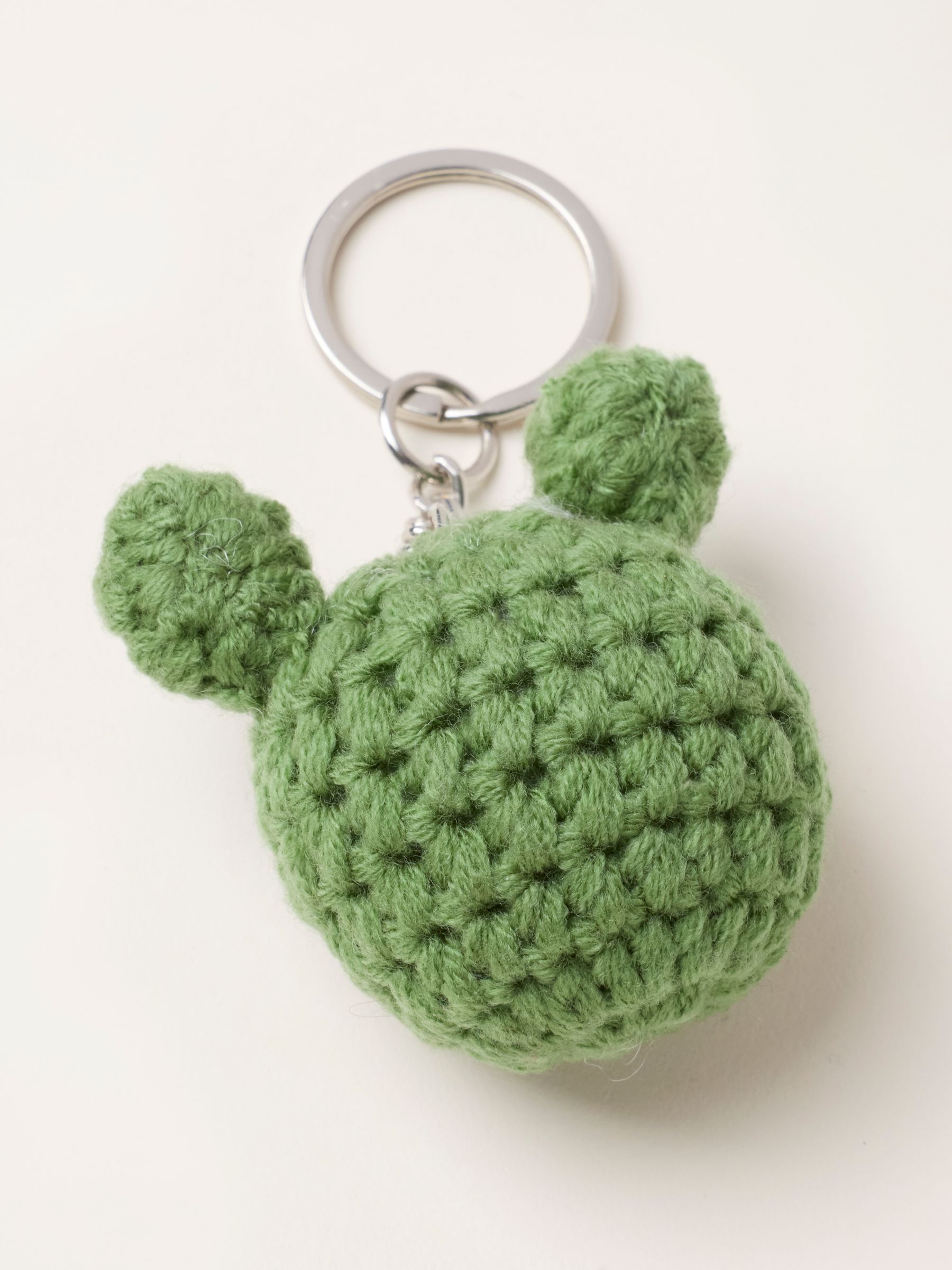 Green Crochet Frog Keyring - Image 2 of 3