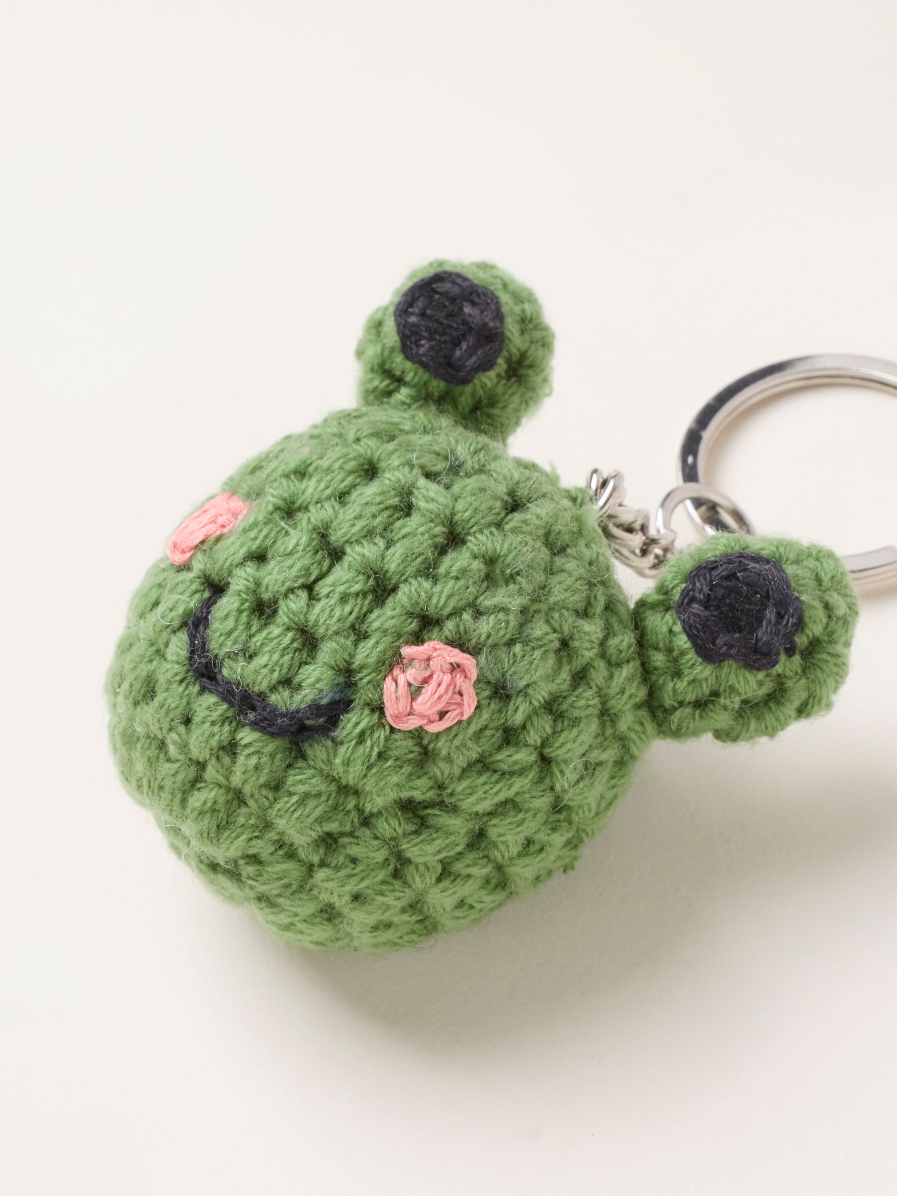 Green Crochet Frog Keyring - Image 3 of 3