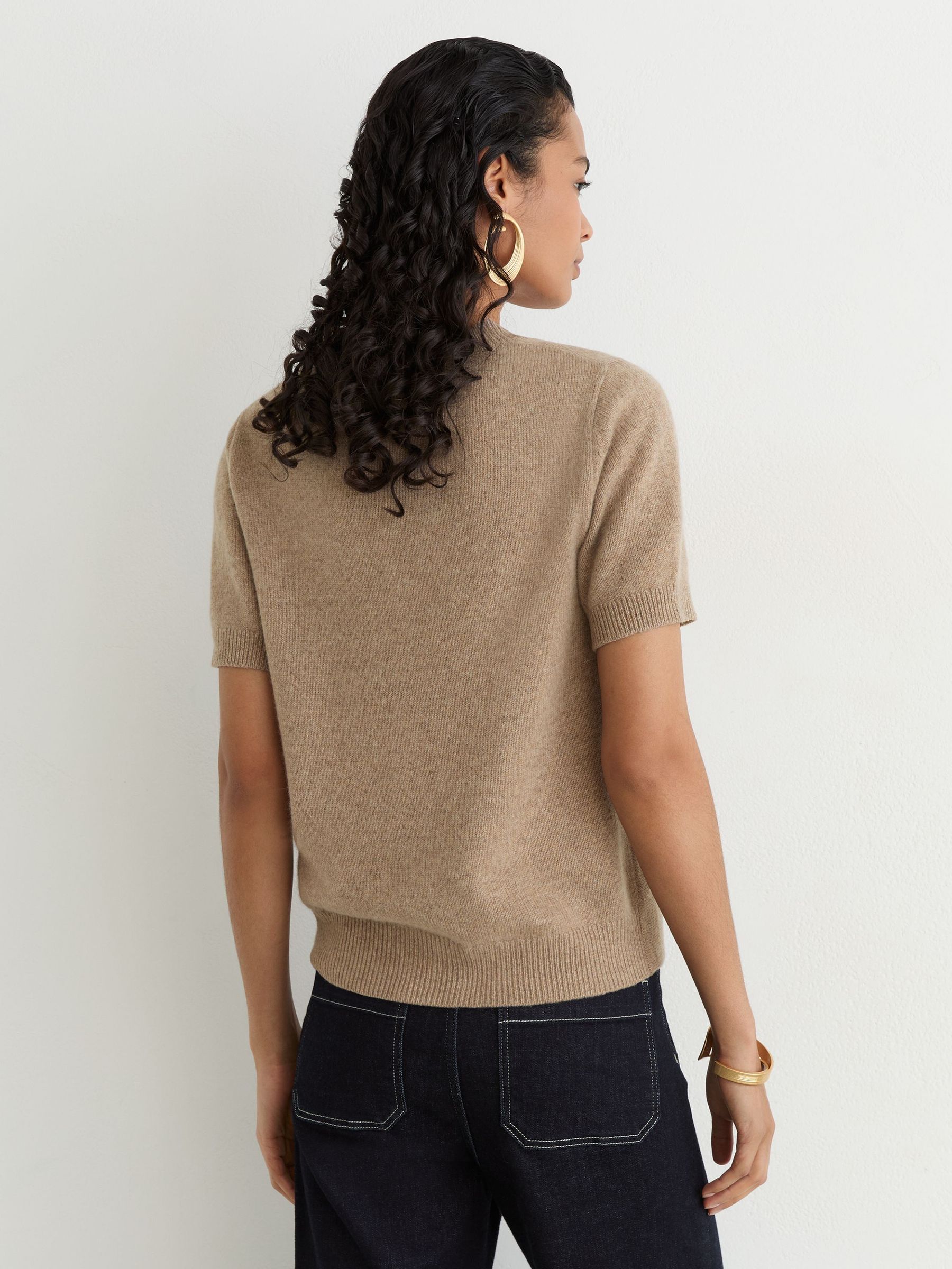 100% Cashmere Crew-Neck T-Shirt in Neutral - Image 6 de 7