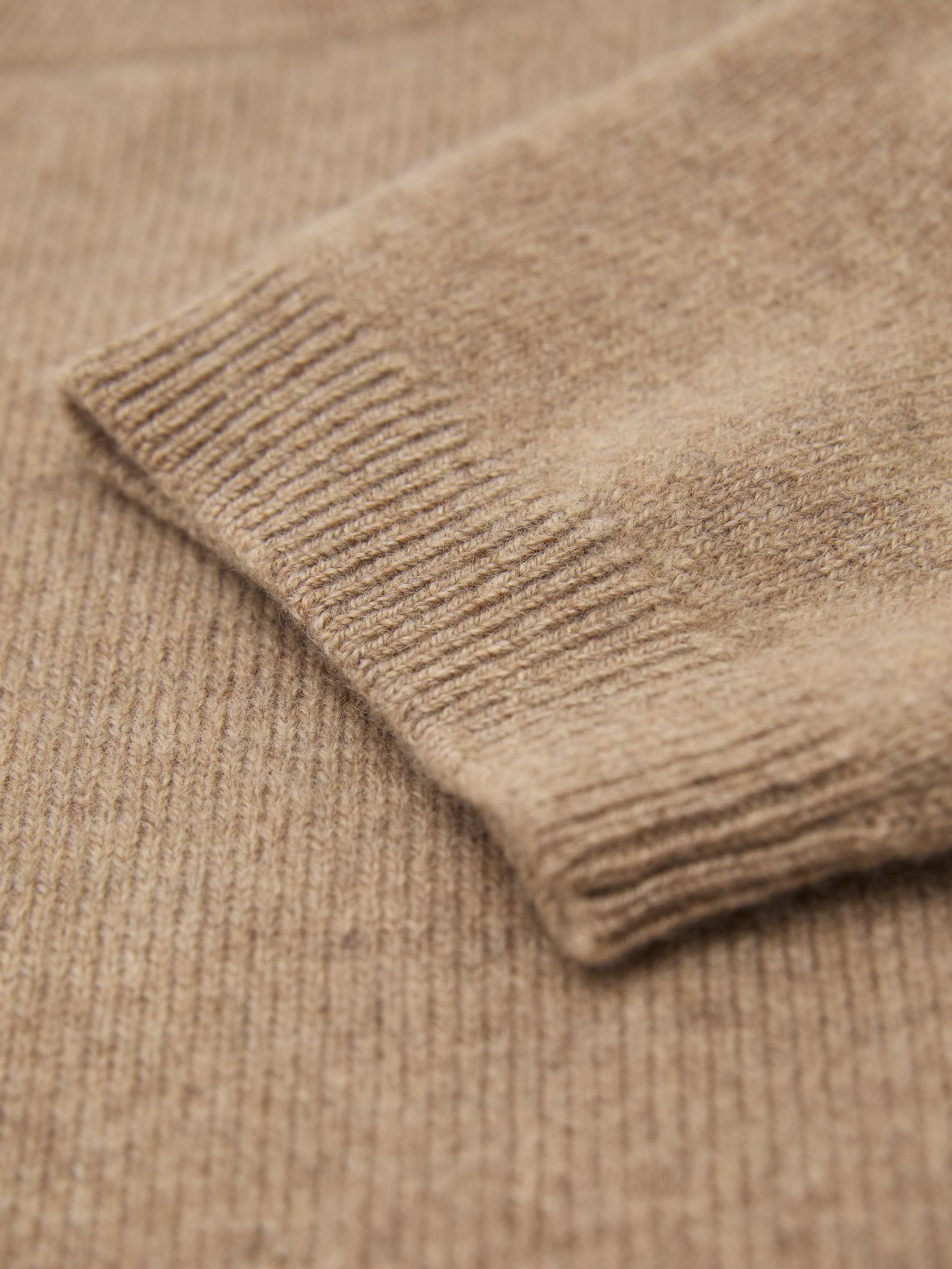 100% Cashmere Crew-Neck T-Shirt in Neutral - Image 7 de 7