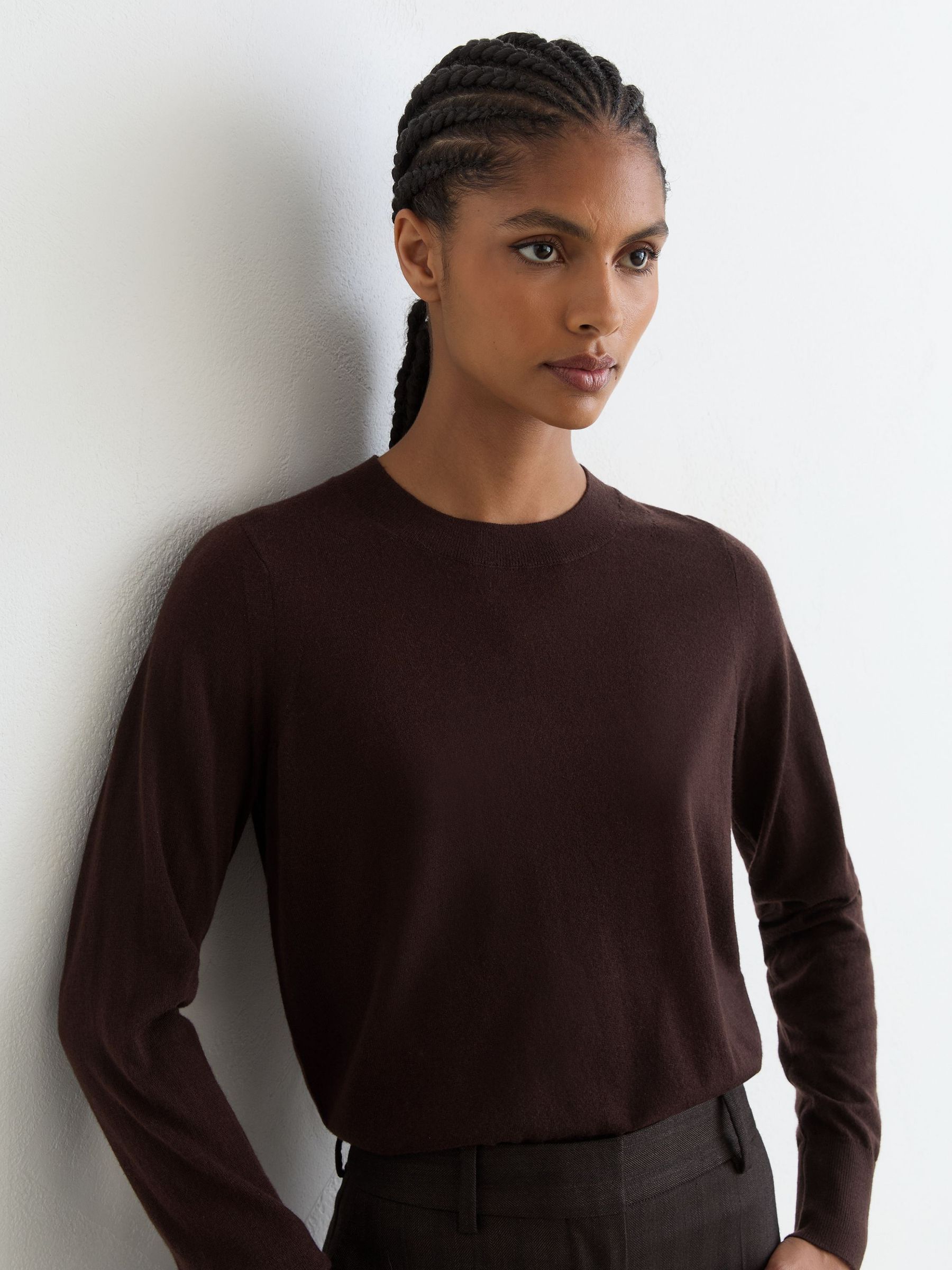 Merino Wool Crew-Neck Jumper in Grape Burgundy - Obrázek 1 z 6