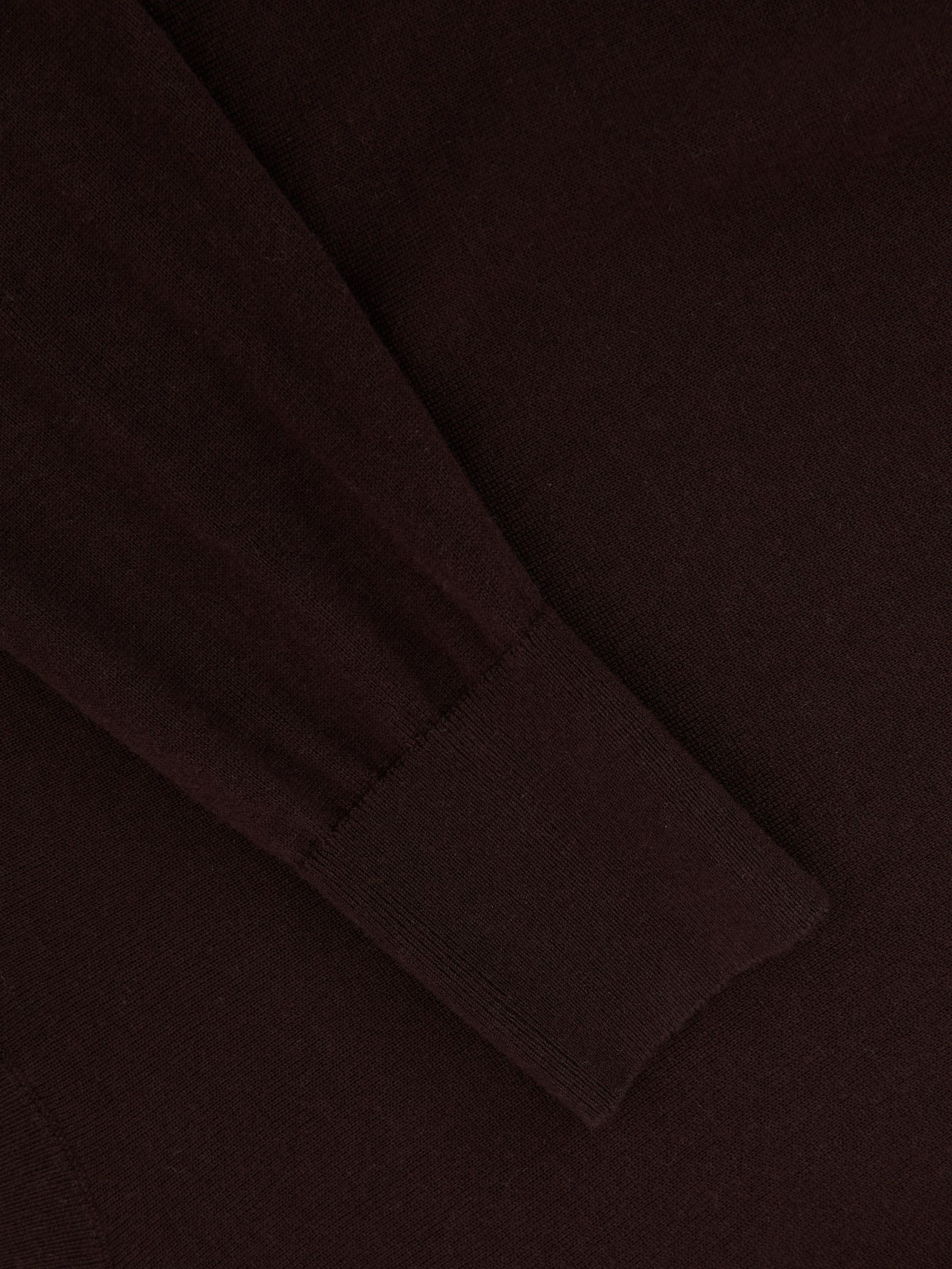 Merino Wool Crew-Neck Jumper in Grape Burgundy - Obrázek 6 z 6