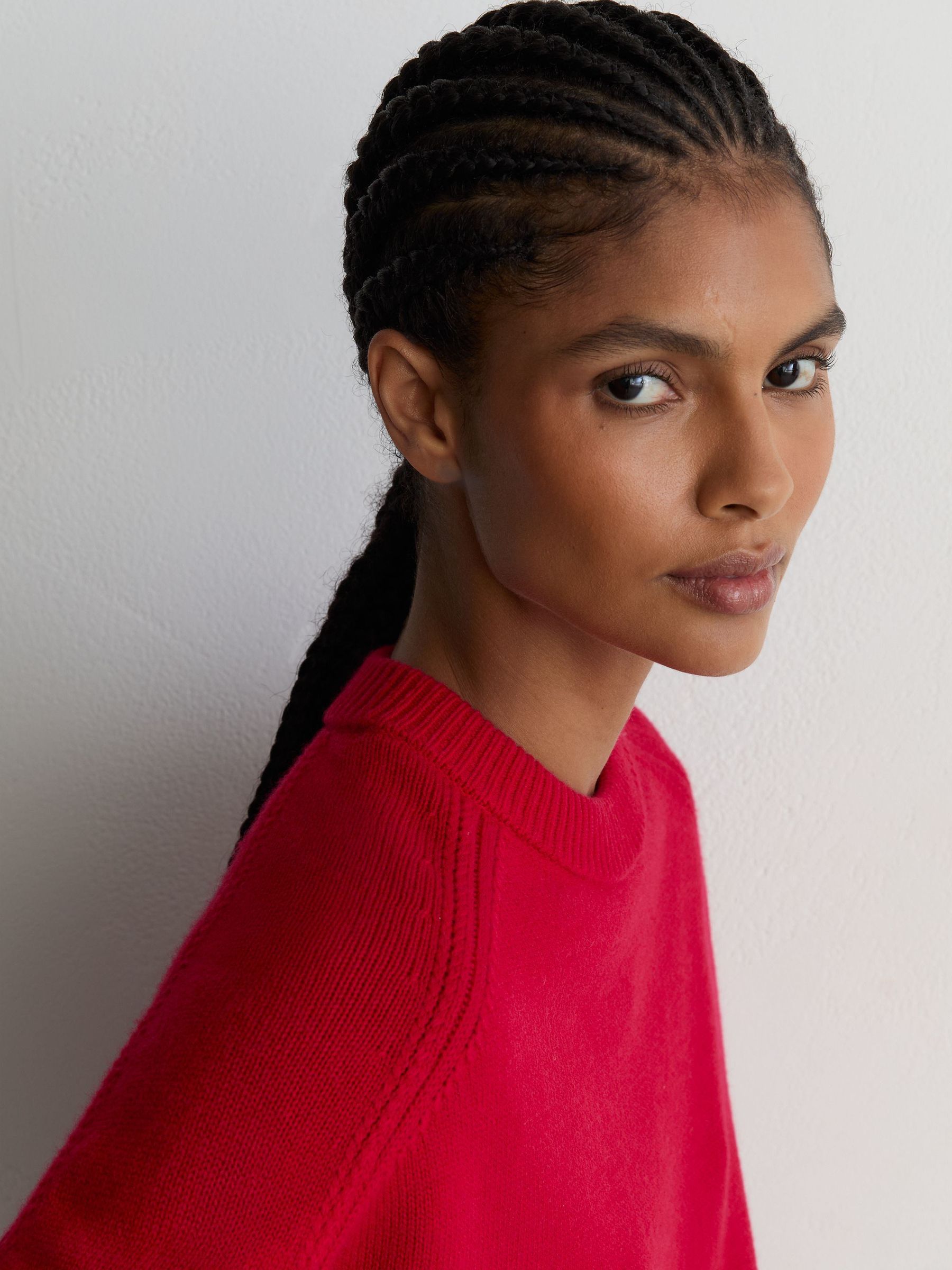 Wool-Cashmere Crew-Neck Raglan Jumper in Red - Image 4 of 6