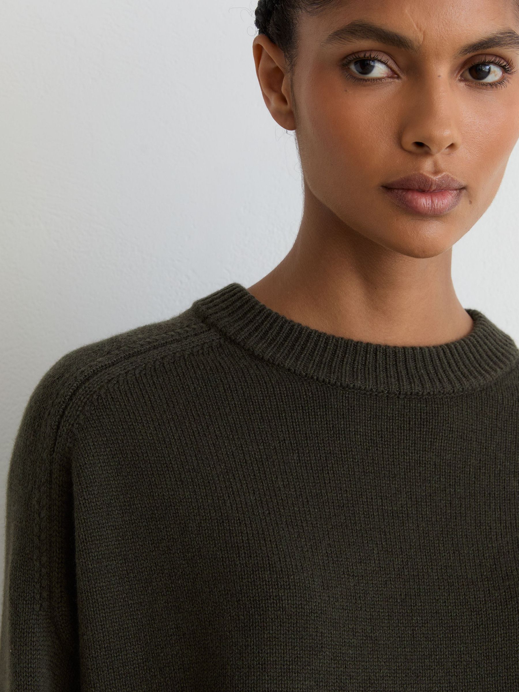 Wool-Cashmere Crew-Neck Raglan Jumper in Khaki Green - Image 3 of 7