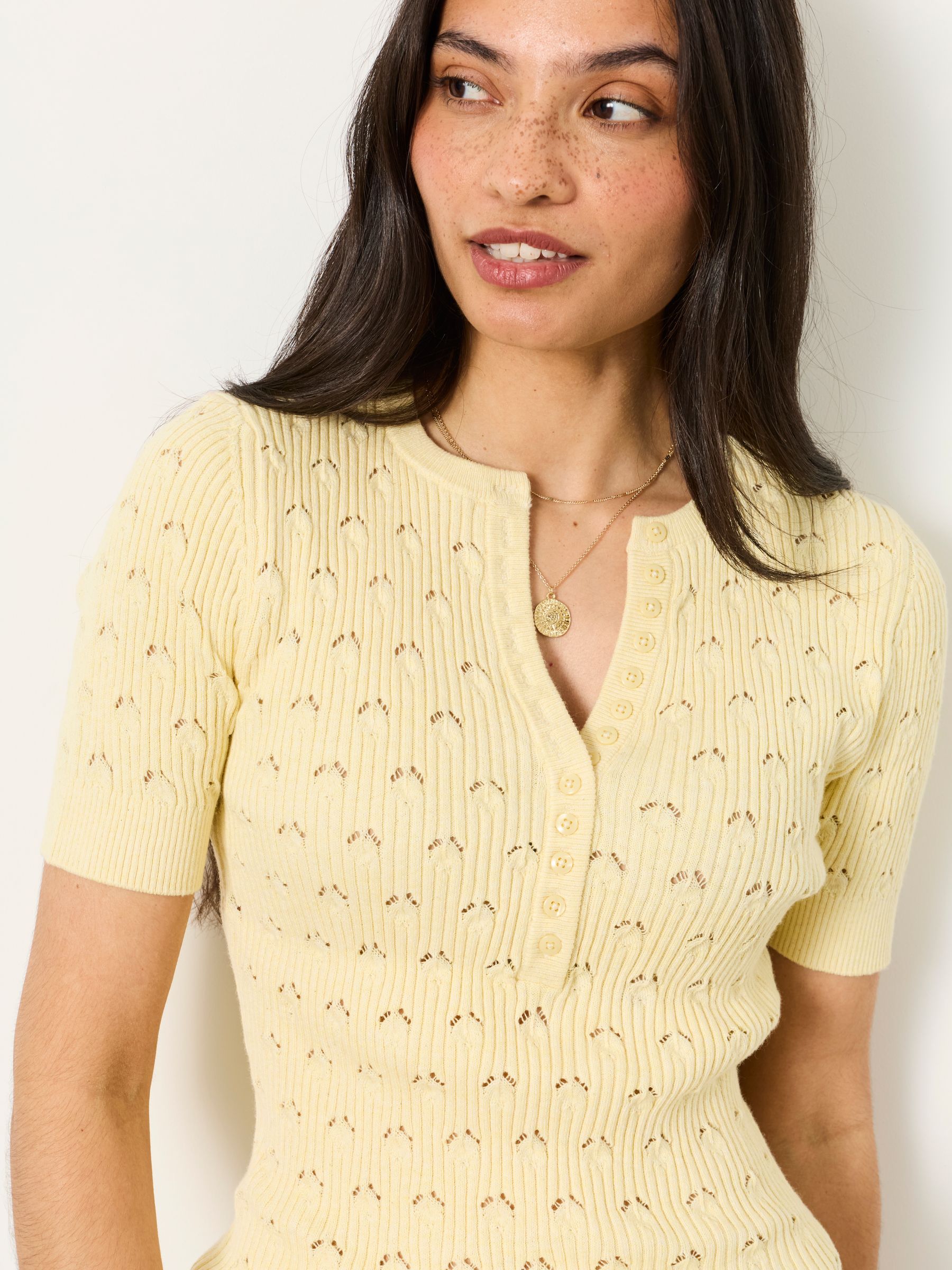 Lois Short Sleeve Knitted Henley Top in Yellow - Image 3 of 4