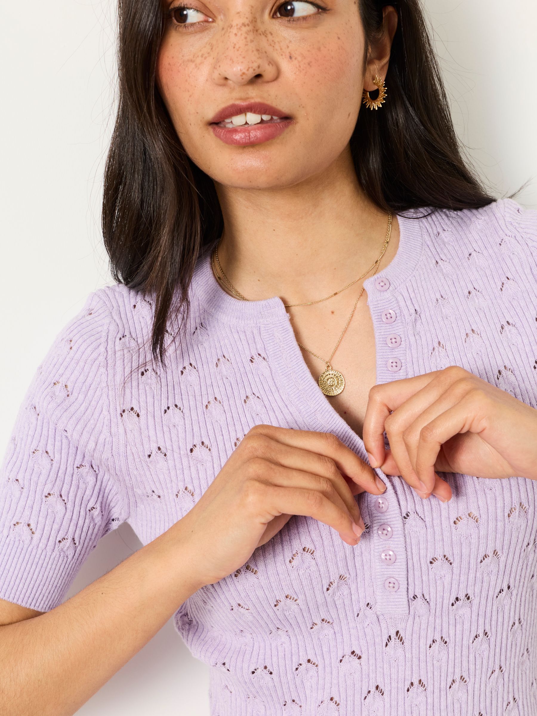 Lois Short Sleeve Knitted Henley Top in Lilac Purple - Image 4 of 5